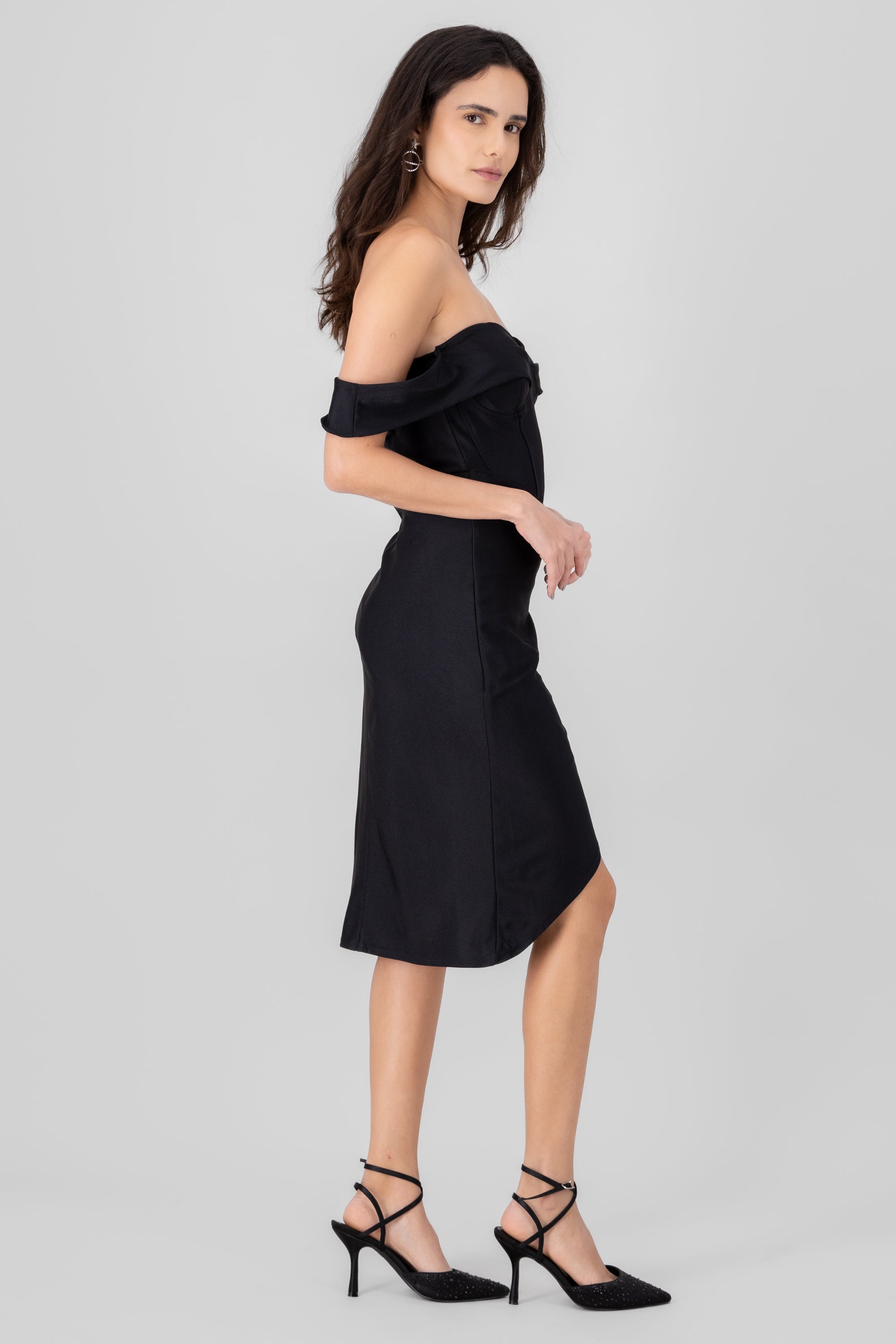 Vestido mini off shoulder detalle varillas NEGRO