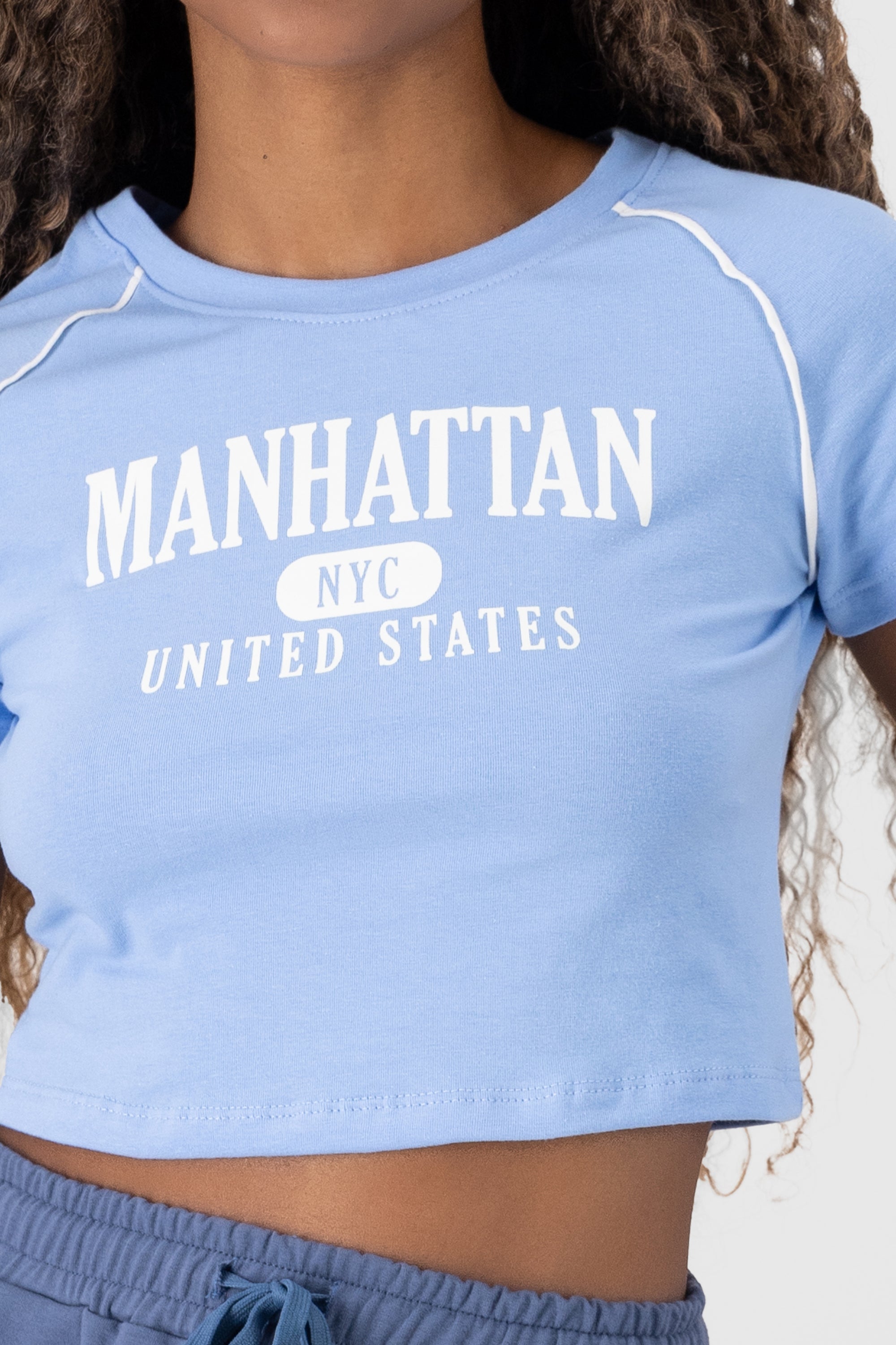 Crop Playera Contrast NYC Sky blue