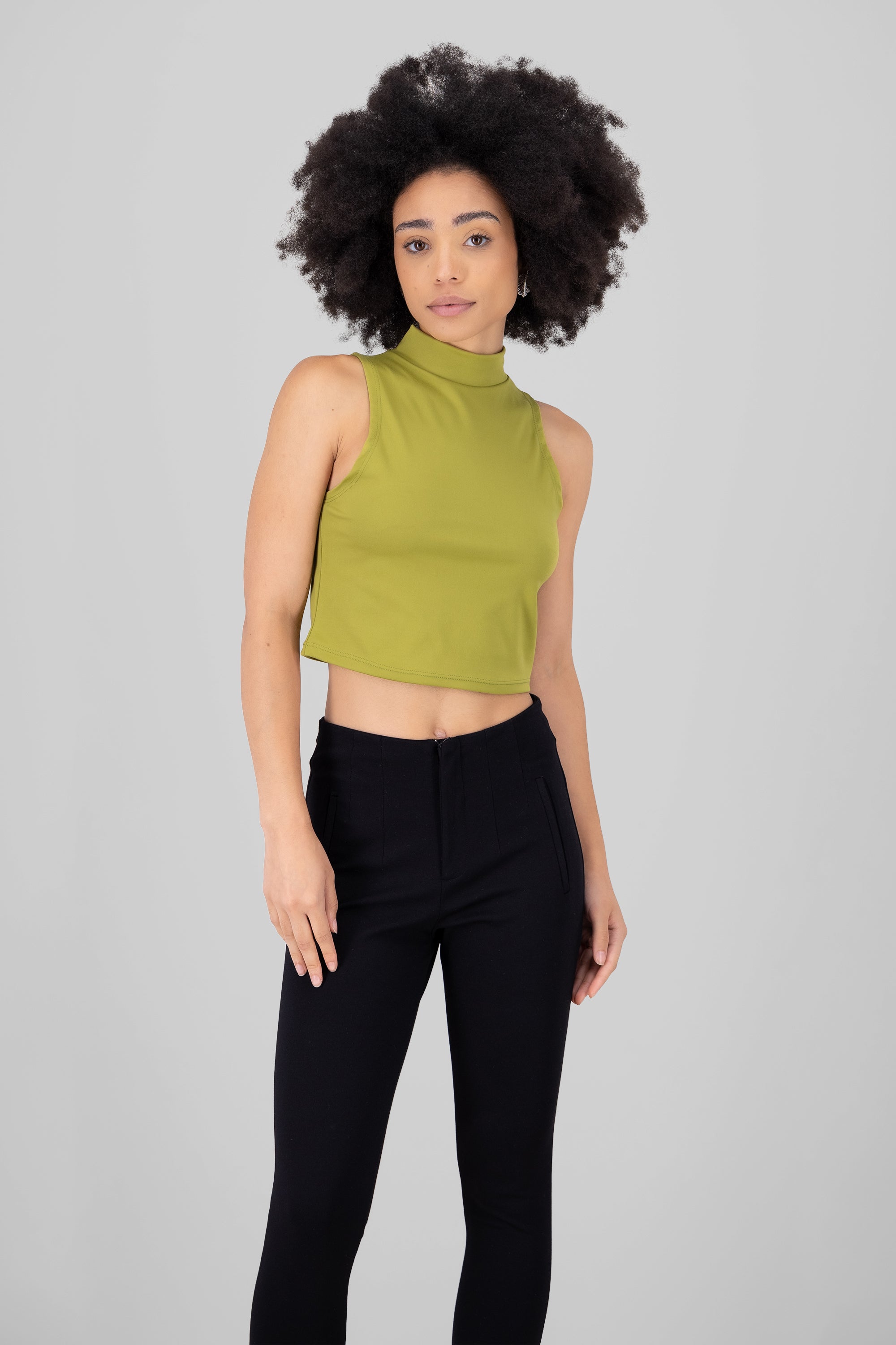 Top sin mangas cuello alto VERDE LIMA