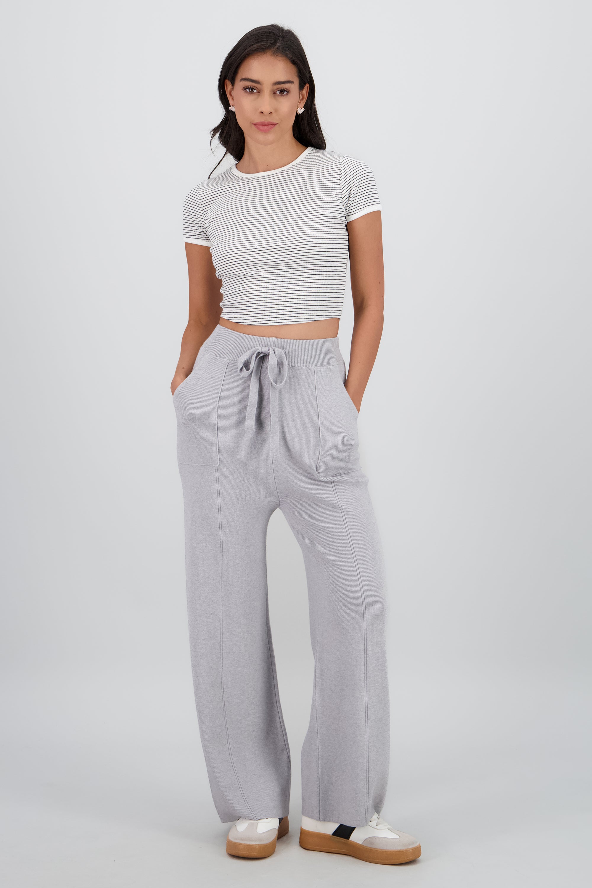 Pantalon wide leg tejido bolsas GRIS CLARO