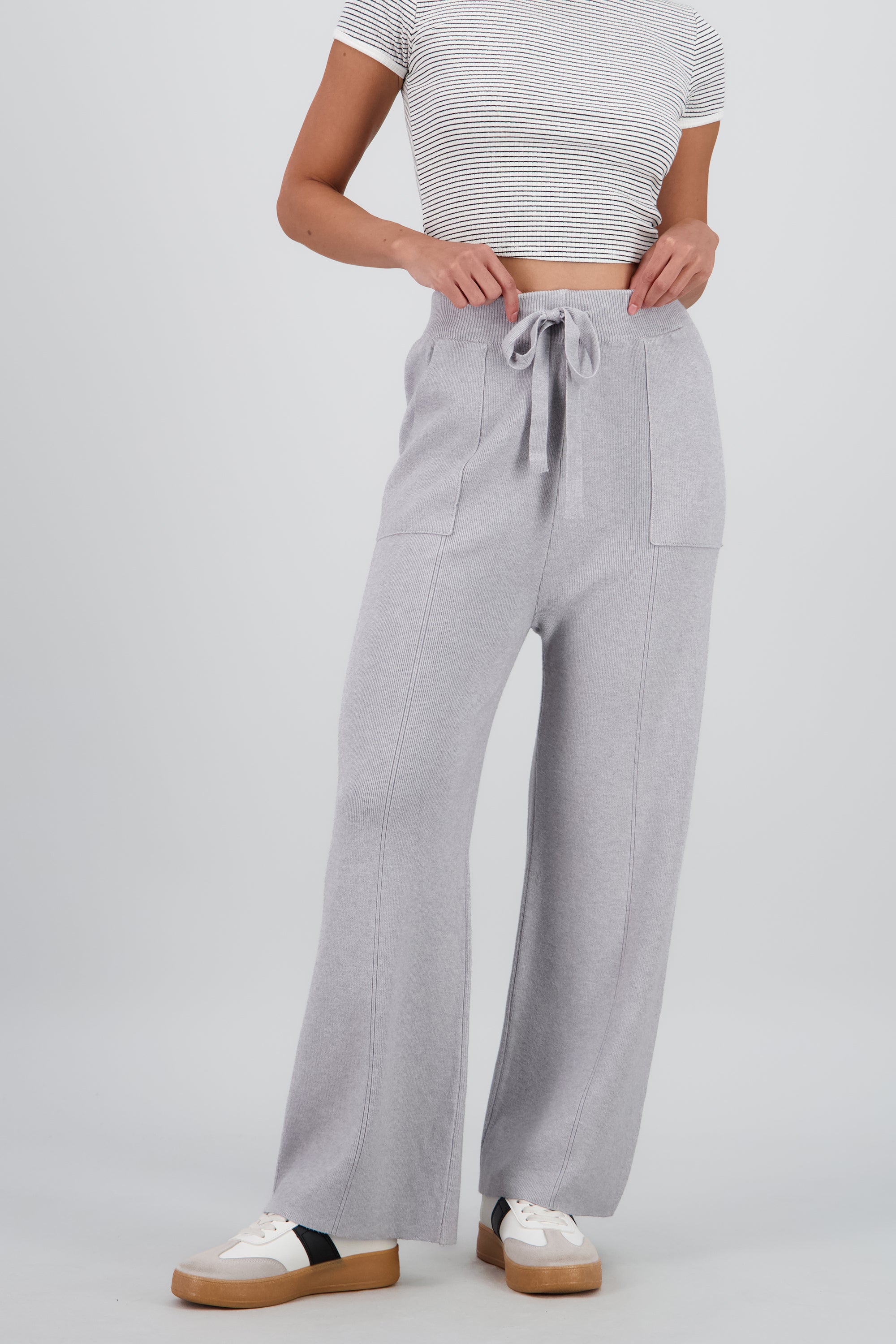 Pantalon wide leg tejido bolsas GRIS CLARO