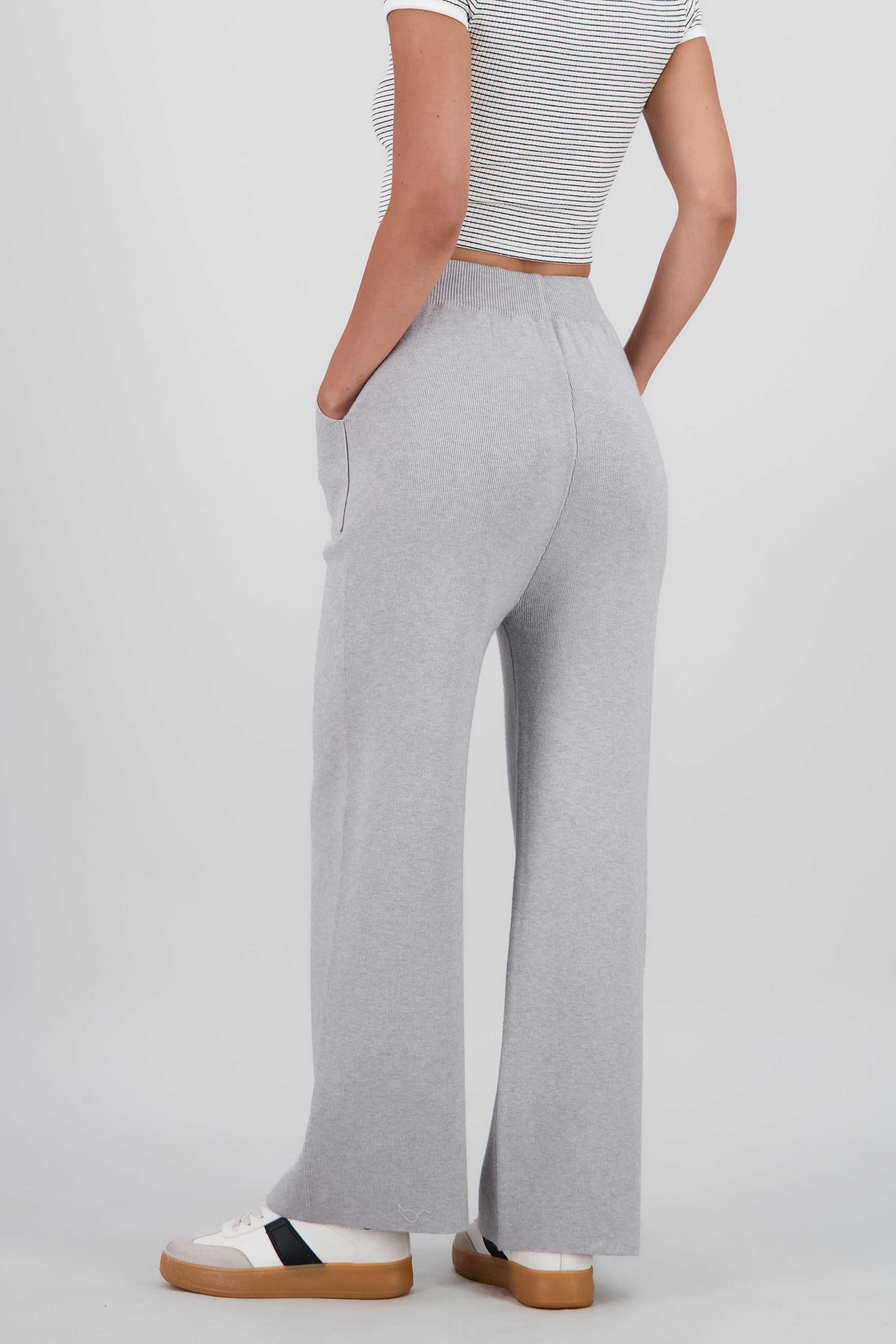 Pantalon wide leg tejido bolsas GRIS CLARO
