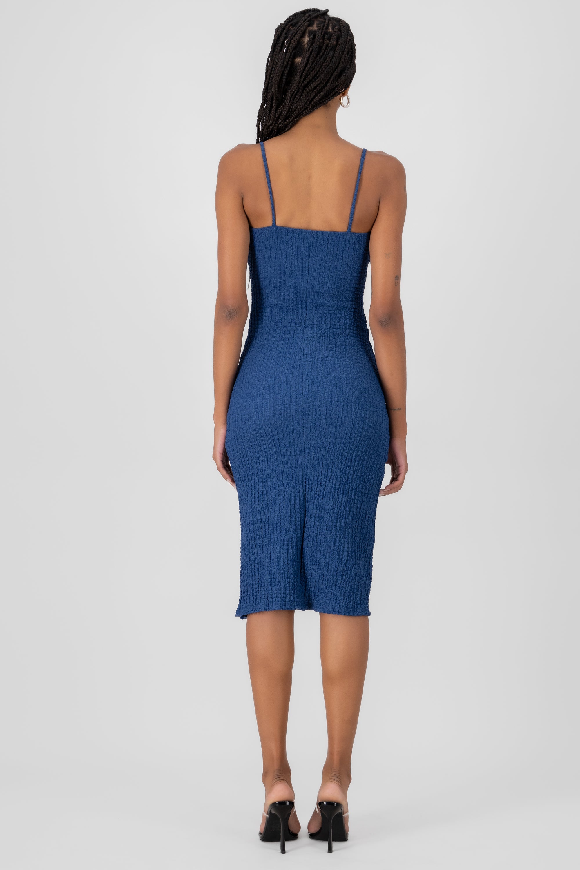 Vestido con copas de textura y abertura INDIGO