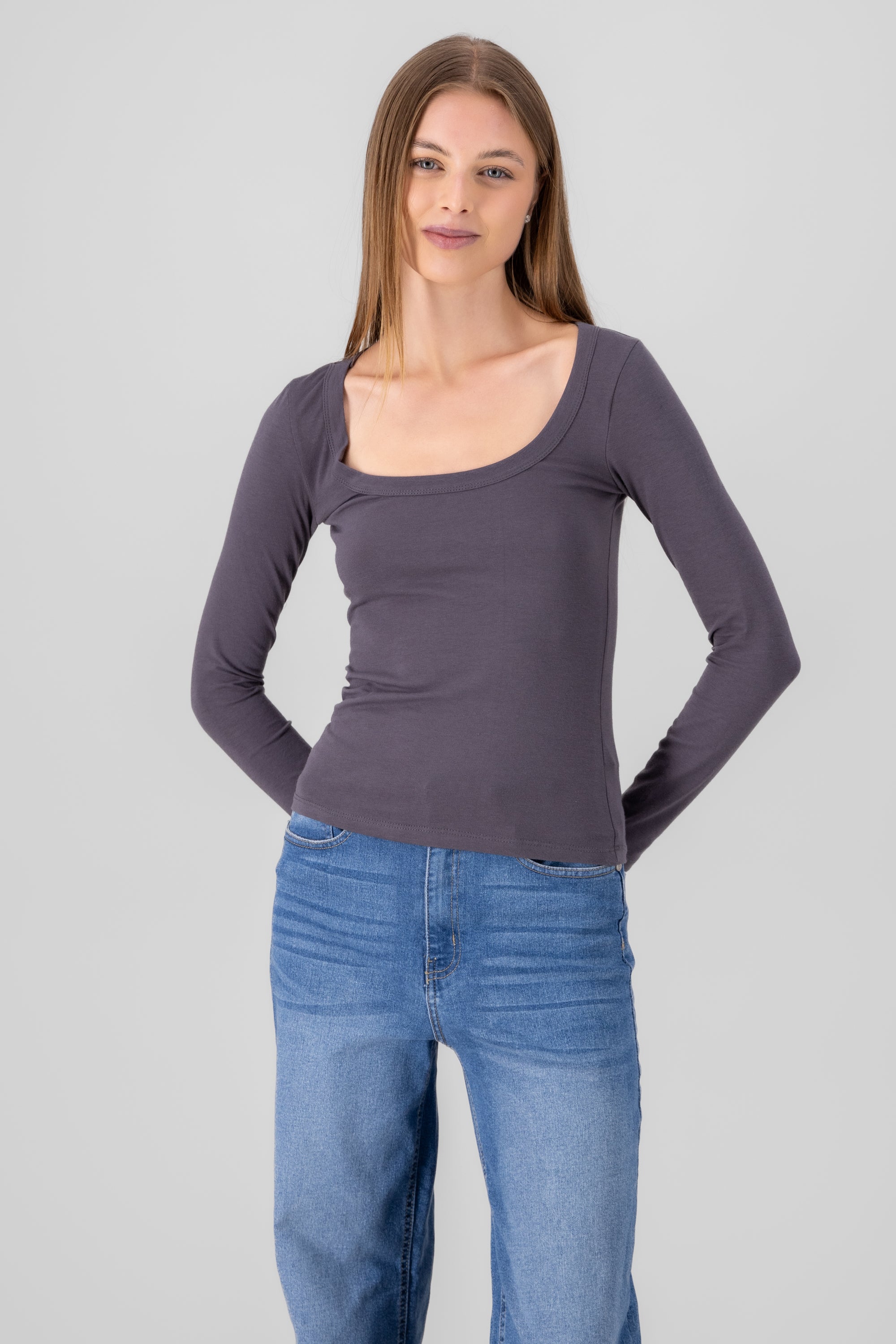 Top liso escote amplio GRIS