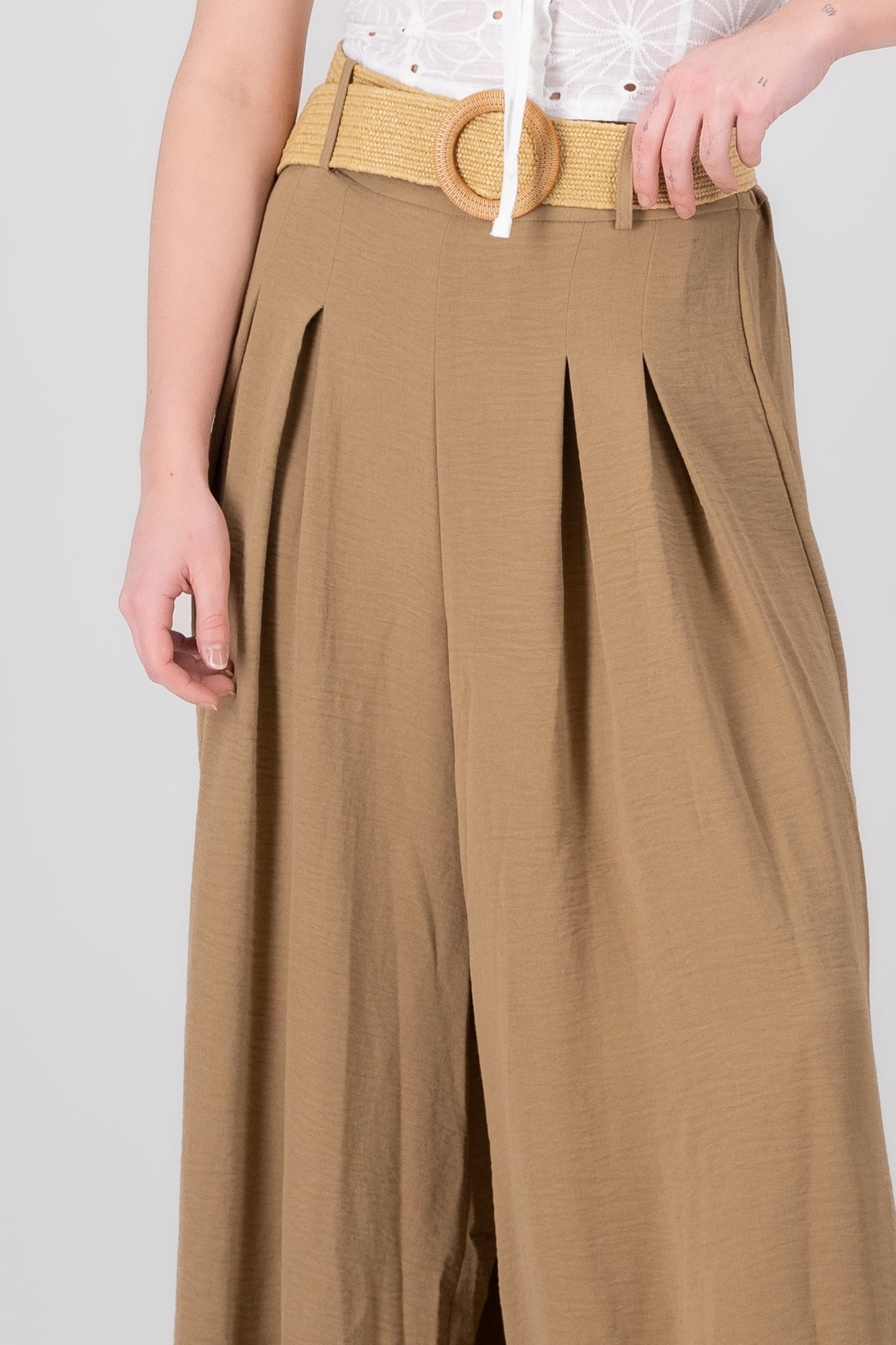 Broad pants with belt SAND