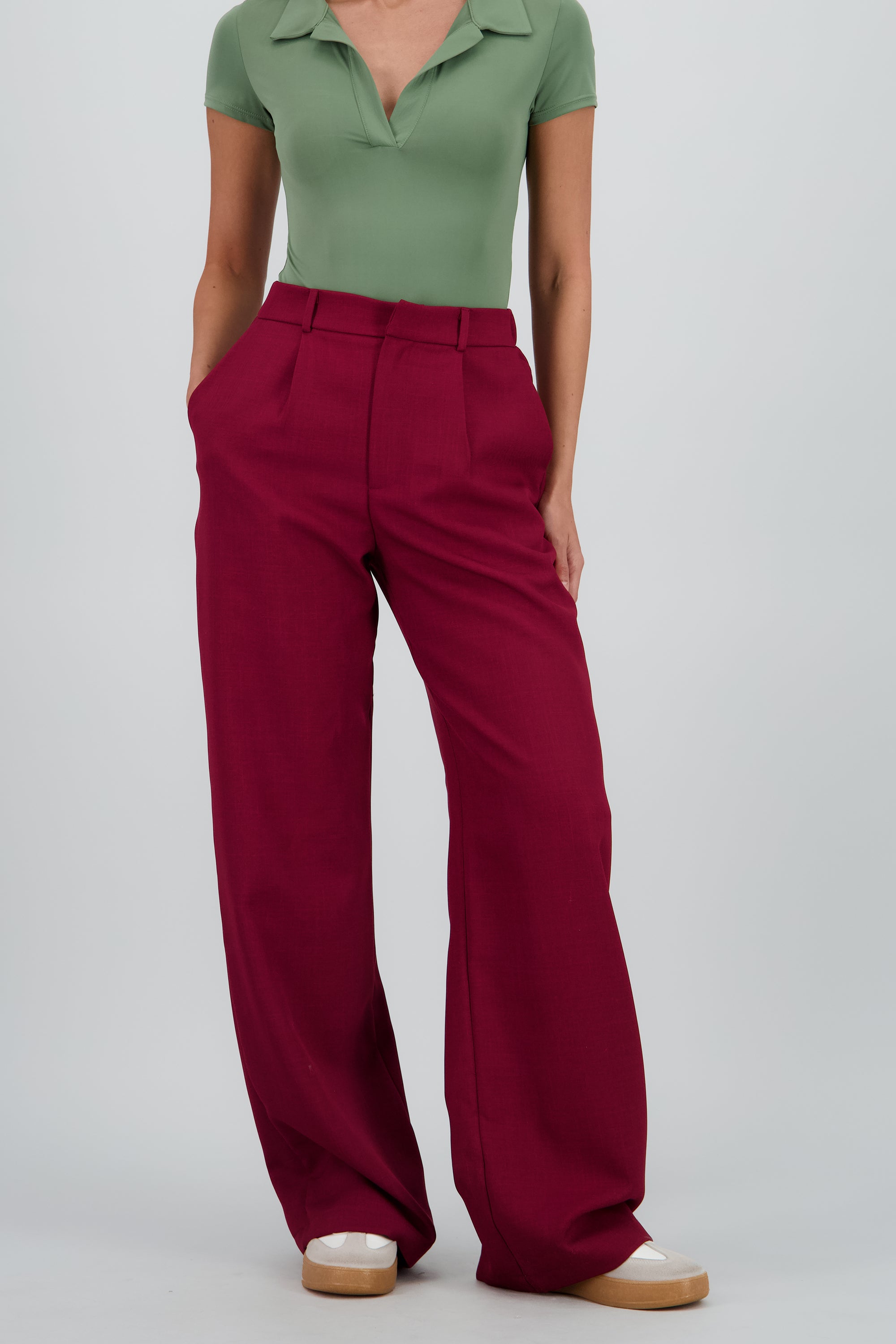 Pantalon pinzas amplio CIRUELA