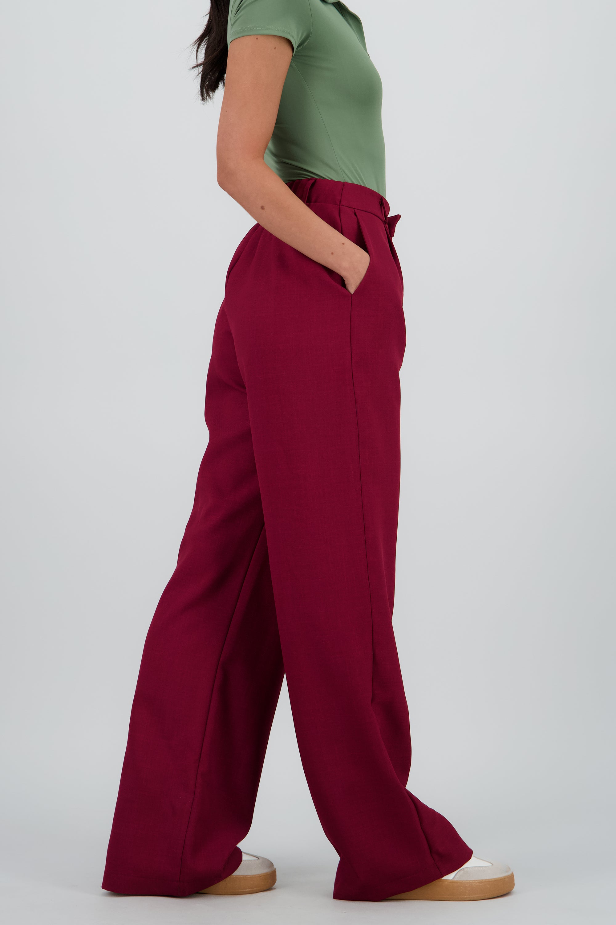 Pantalon pinzas amplio CIRUELA