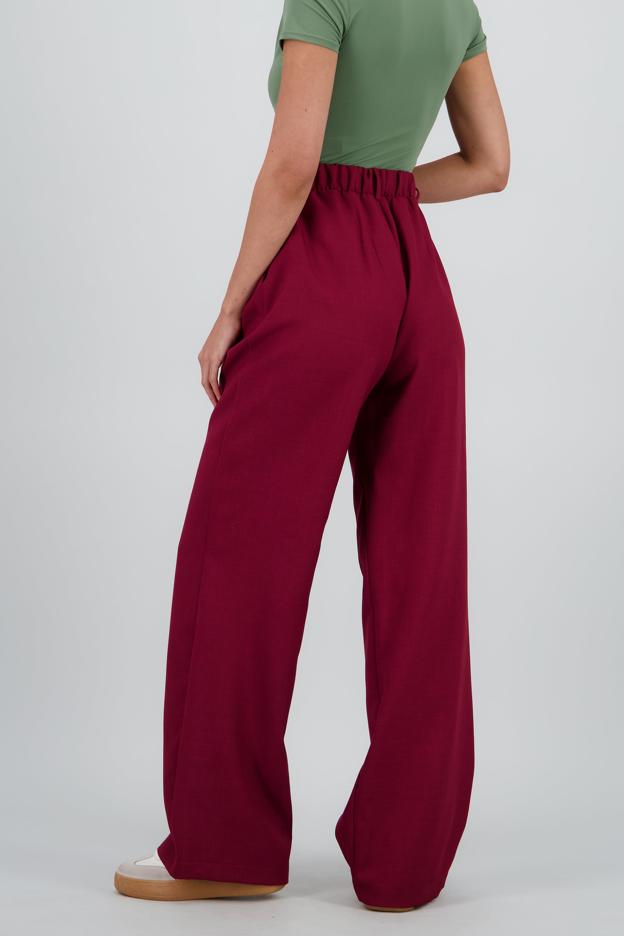 Pantalon pinzas amplio CIRUELA