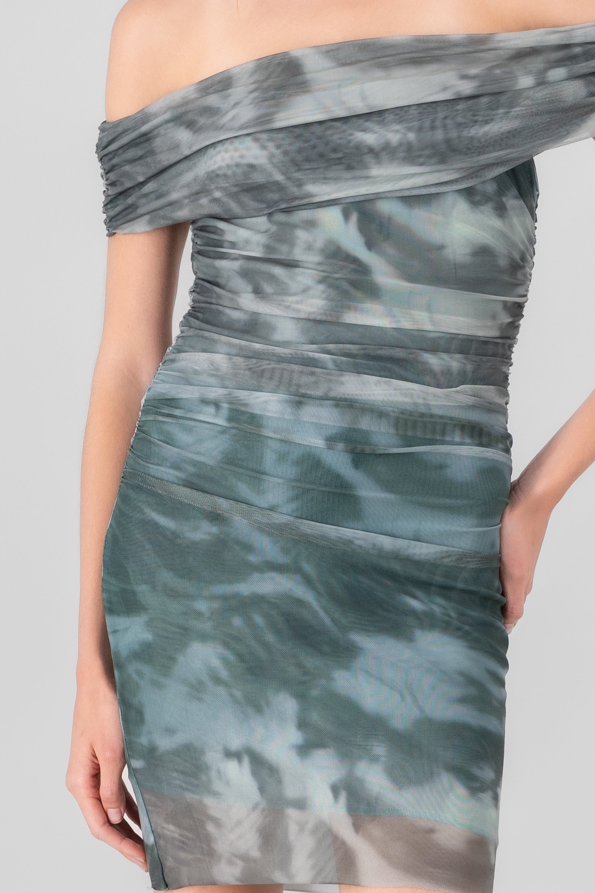 Mini vestido mesh bardot VERDE
