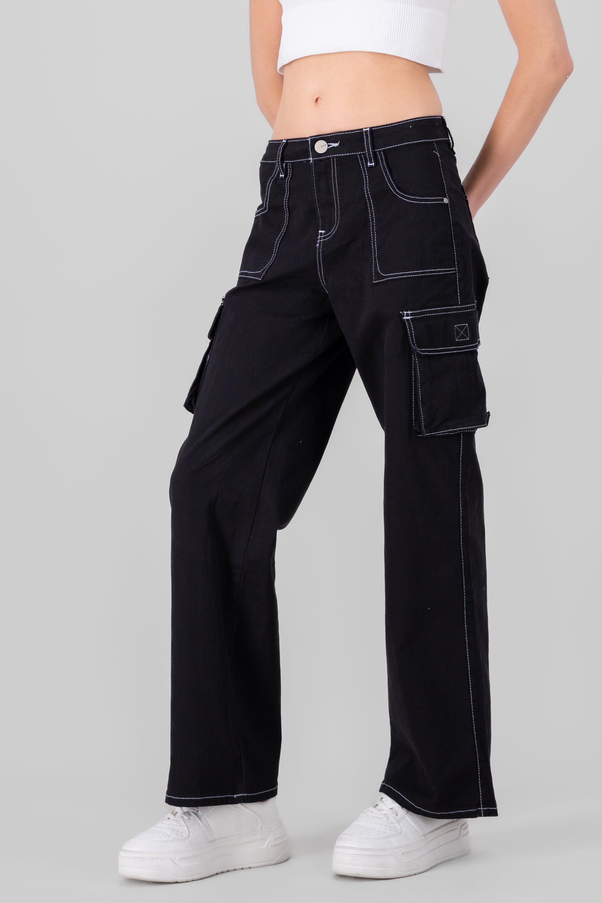 Jeans cargo wide leg lisos NEGRO
