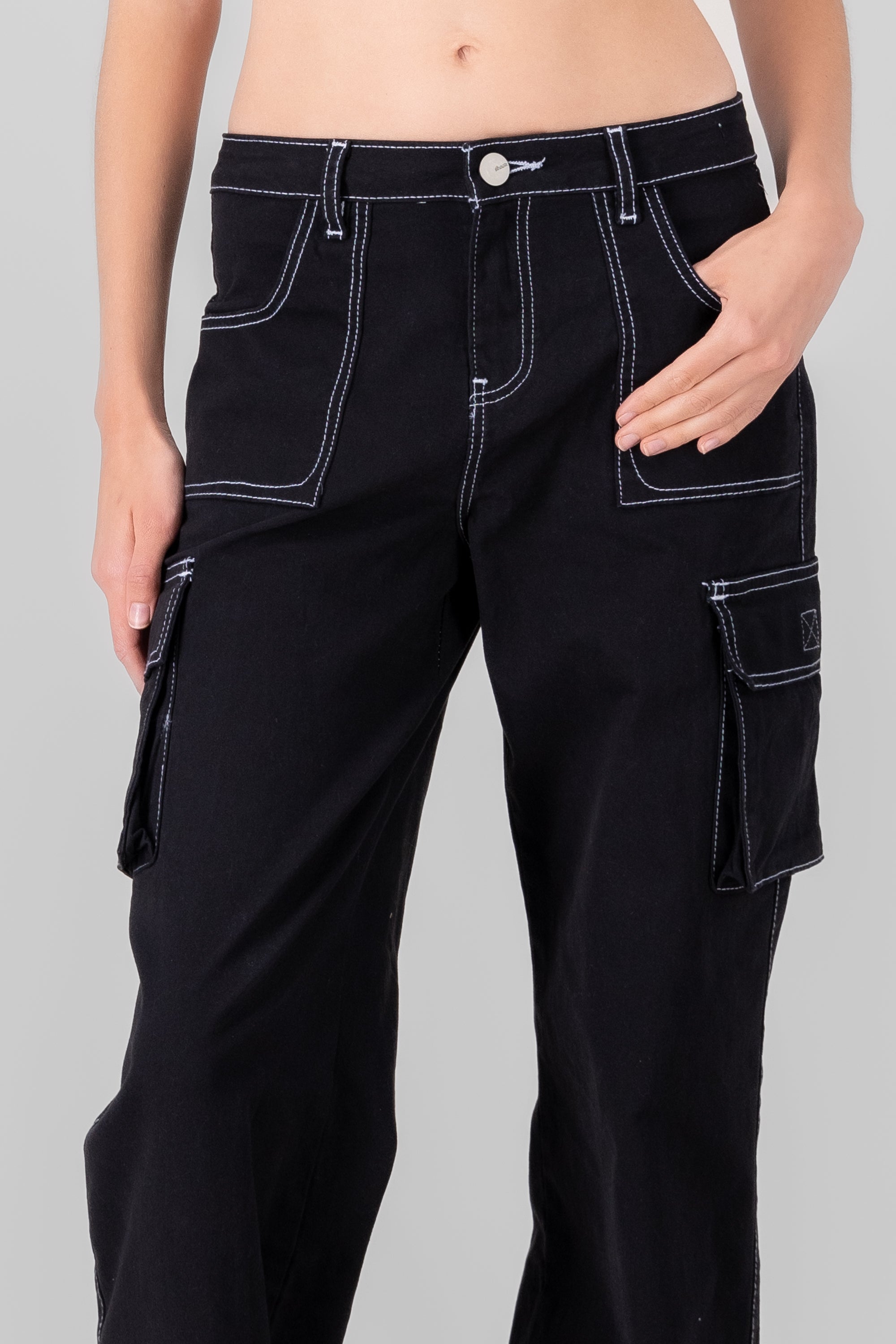 Jeans cargo wide leg lisos NEGRO