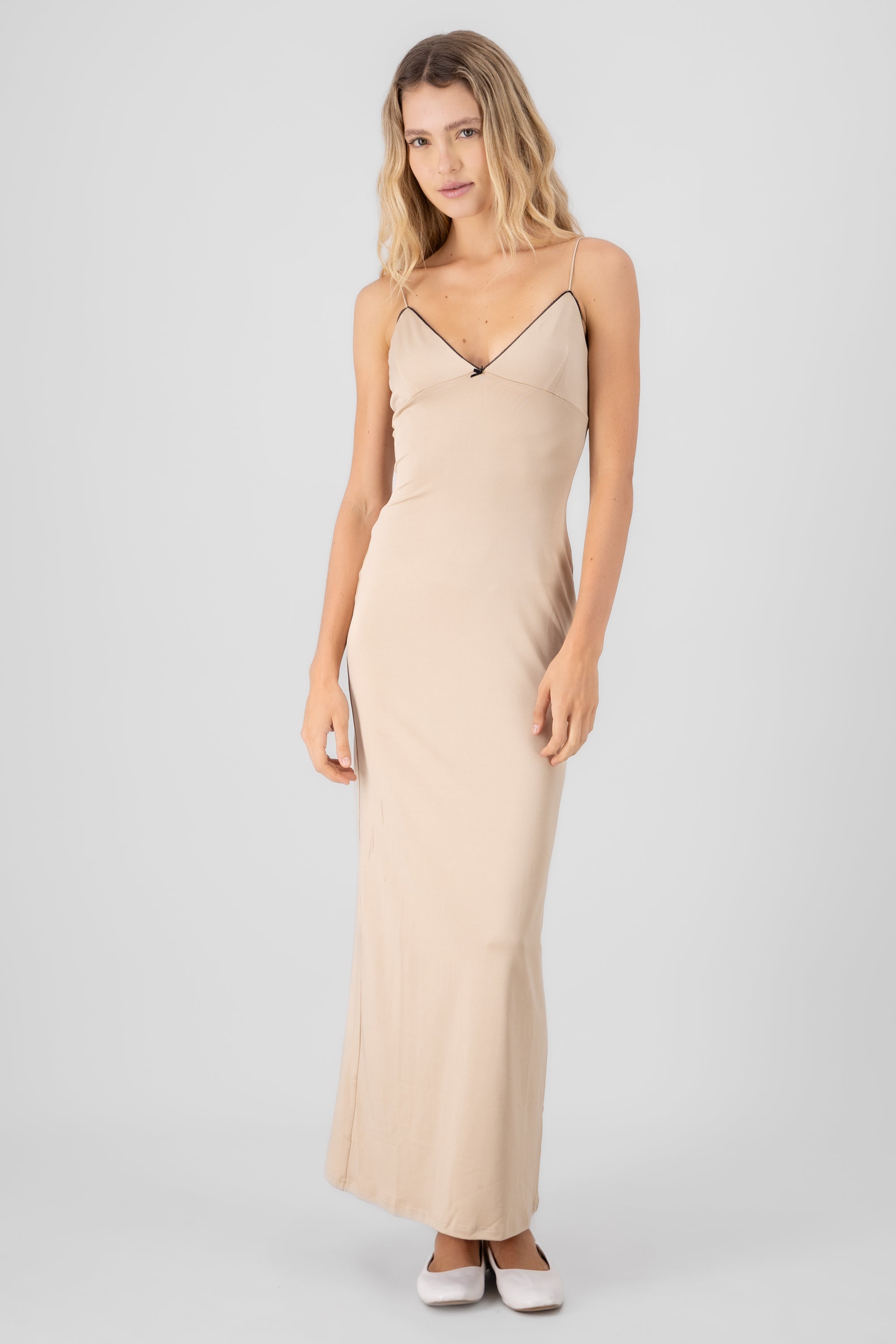Vestido maxi liso con detalle de moño en el escote KHAKI