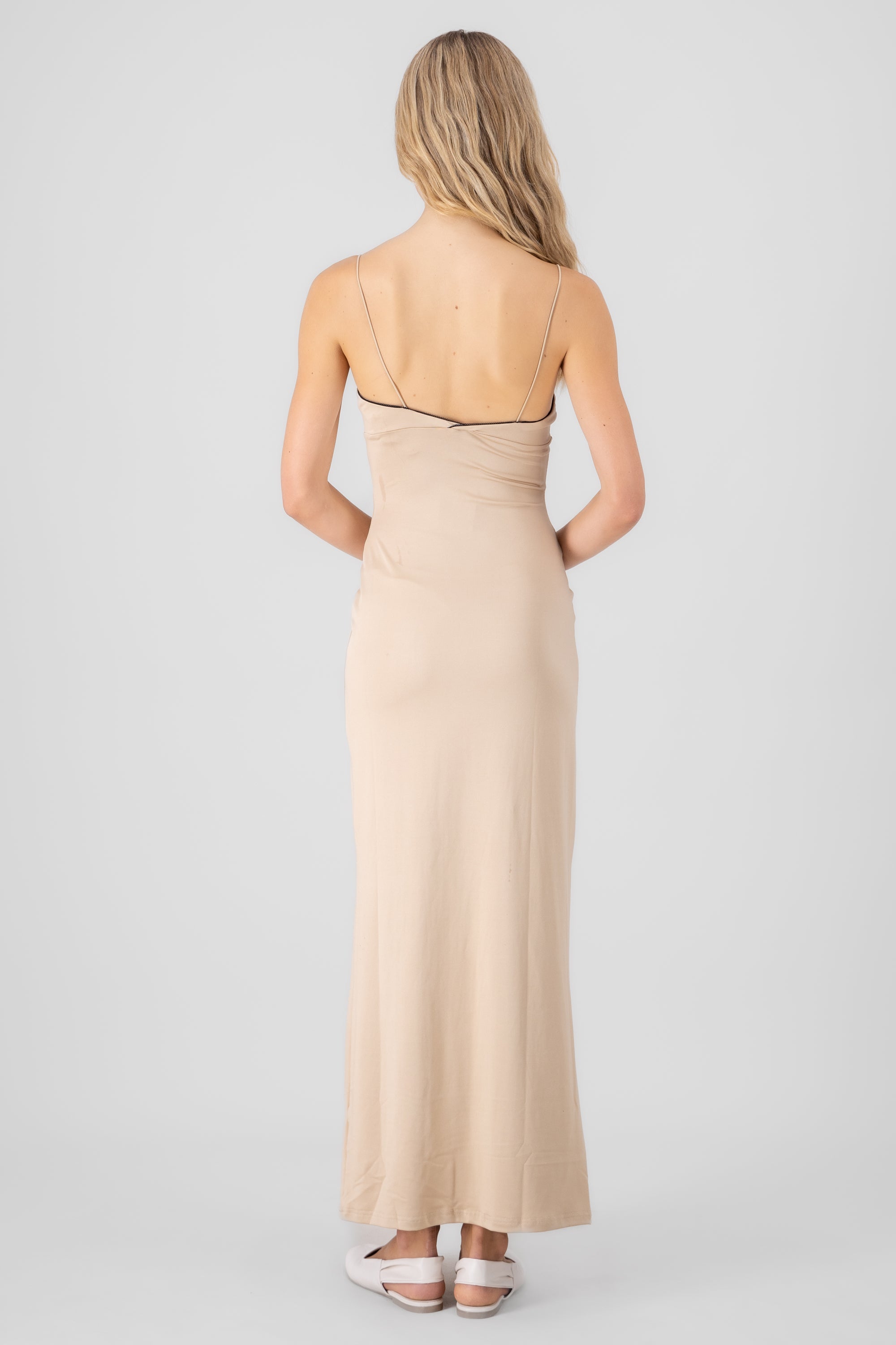 Vestido maxi liso con detalle de moño en el escote KHAKI