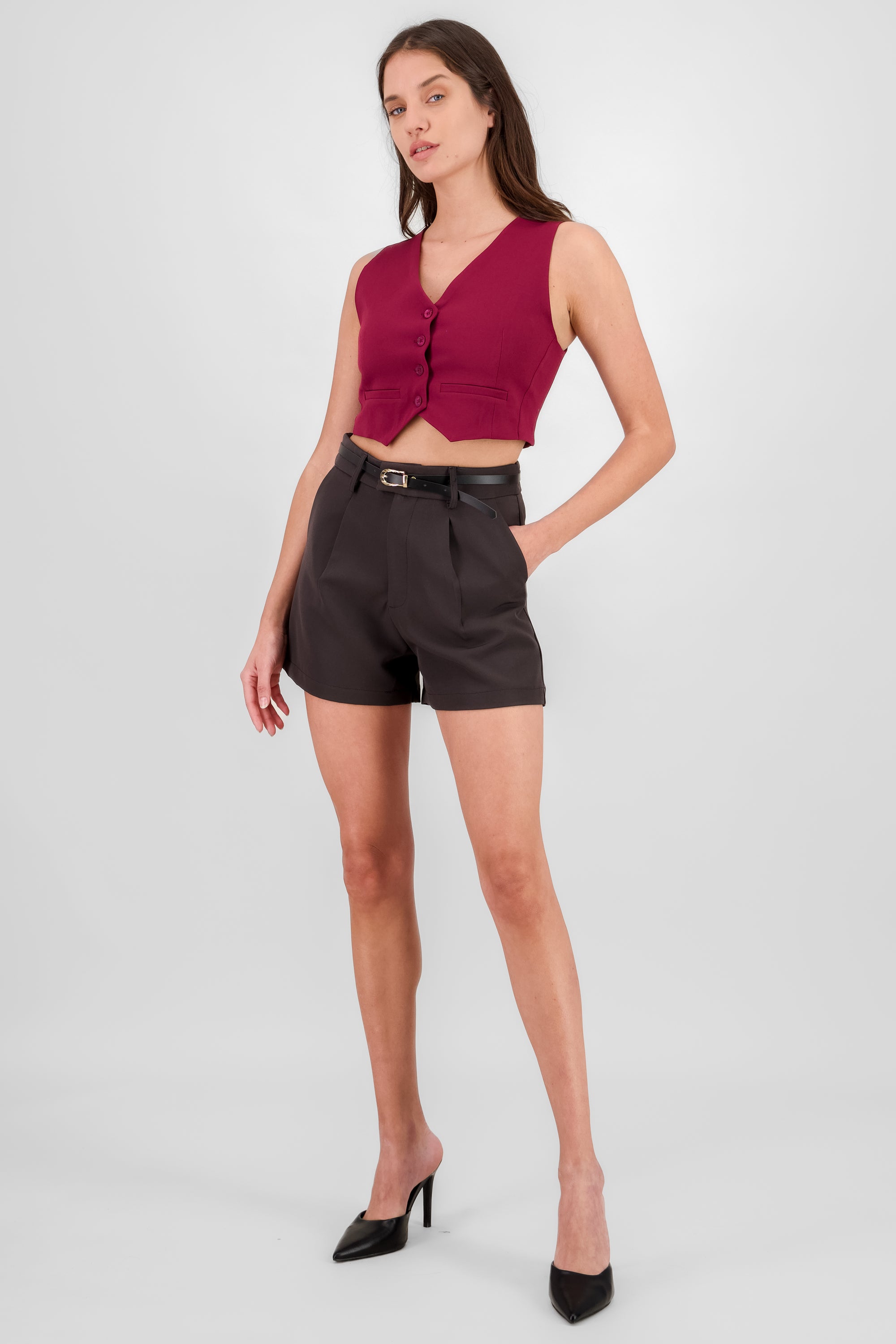 Shorts con pinza y cinturon hypsters GRIS OBSCURO