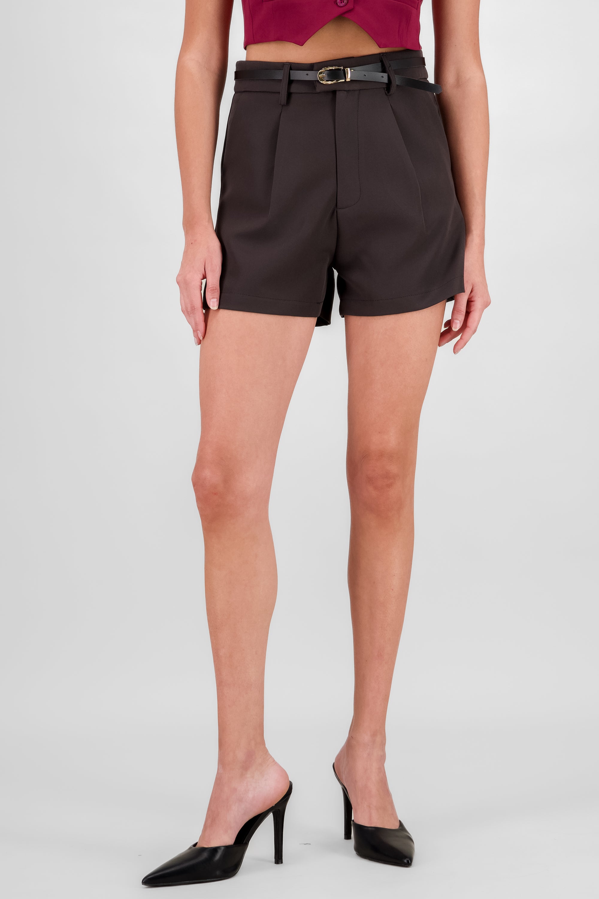 Shorts con pinza y cinturon hypsters GRIS OBSCURO