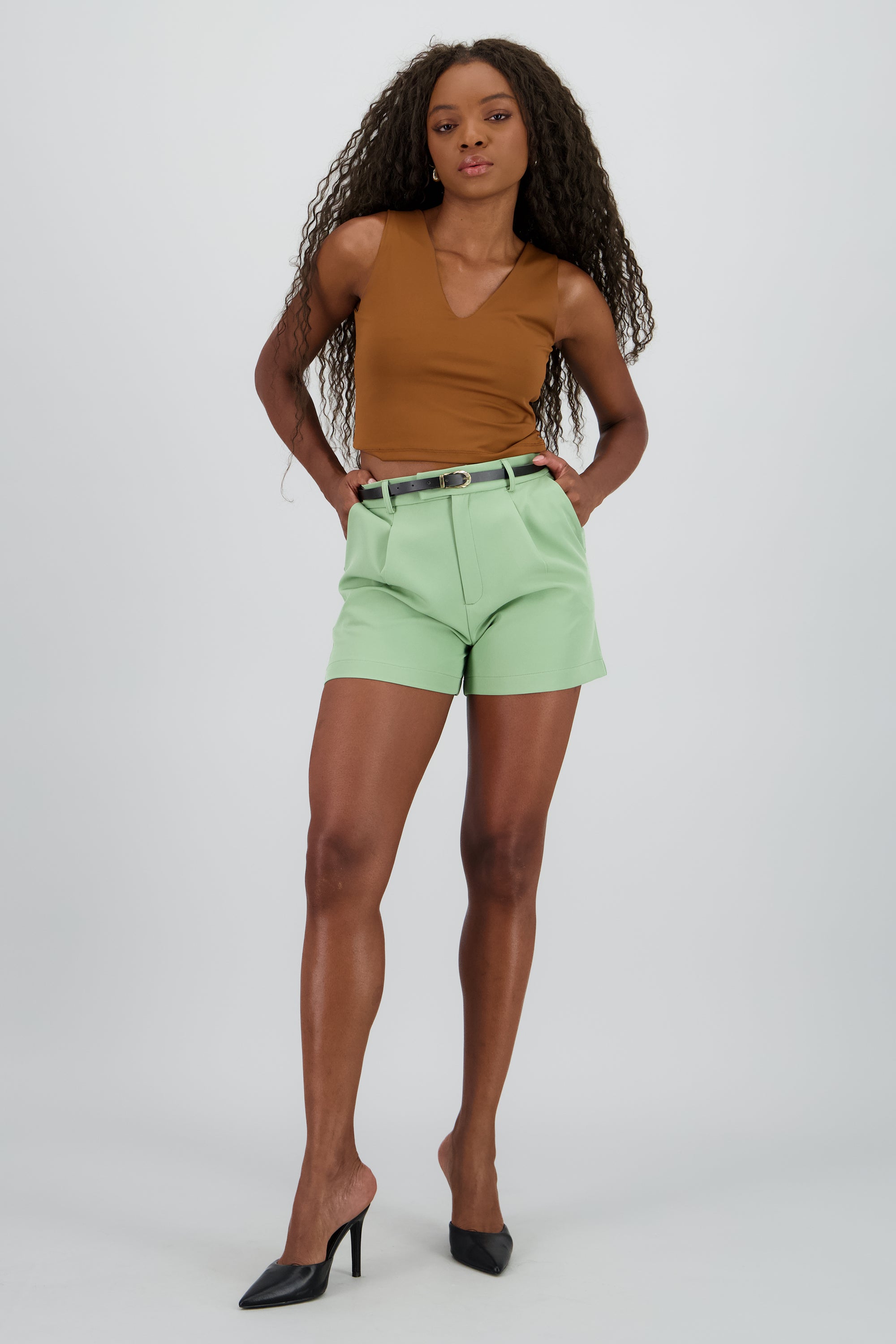 Shorts con pinza y cinturon hypsters SAGE