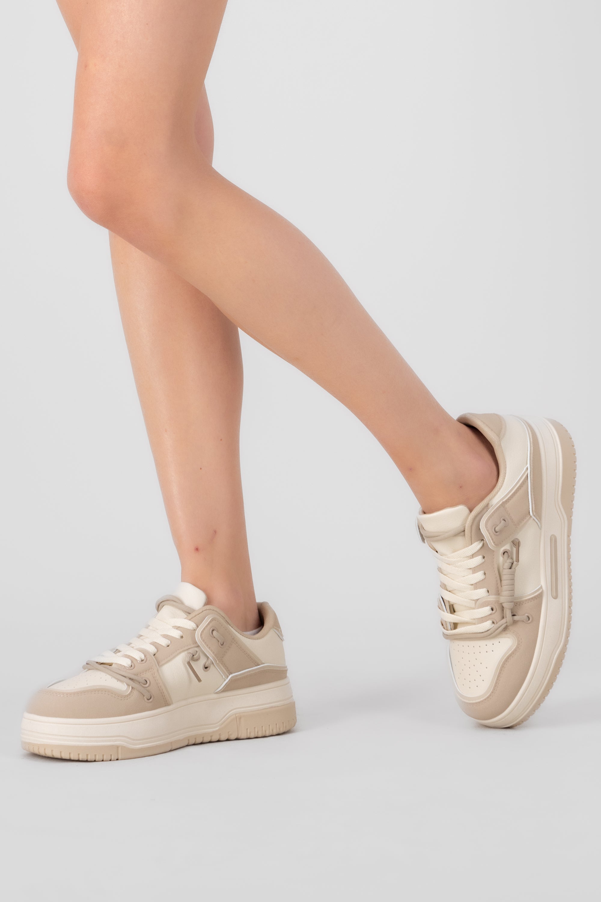 Tenis casual detalle suela BEIGE