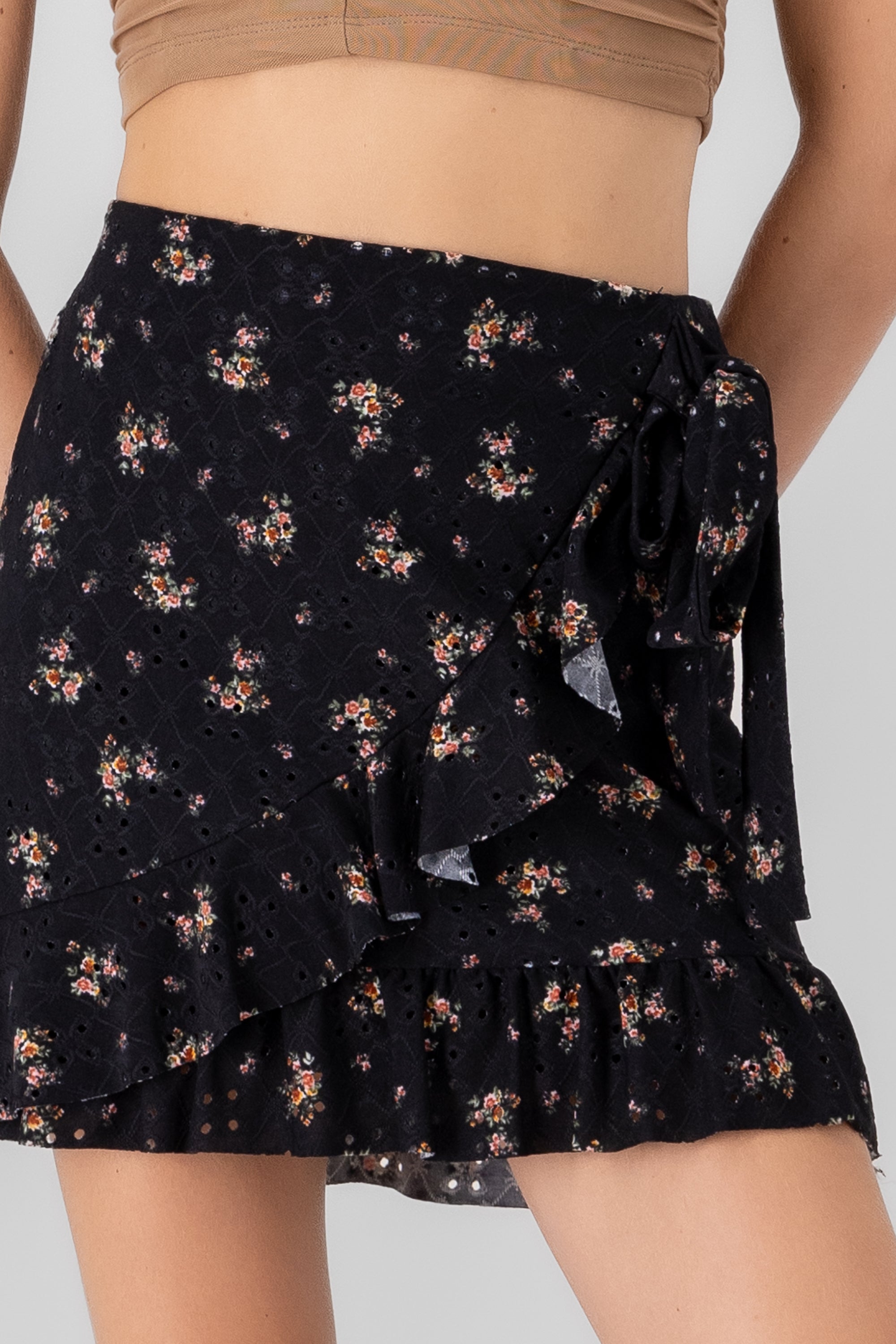Falda mini eyeled estampado flores NEGRO COMBO