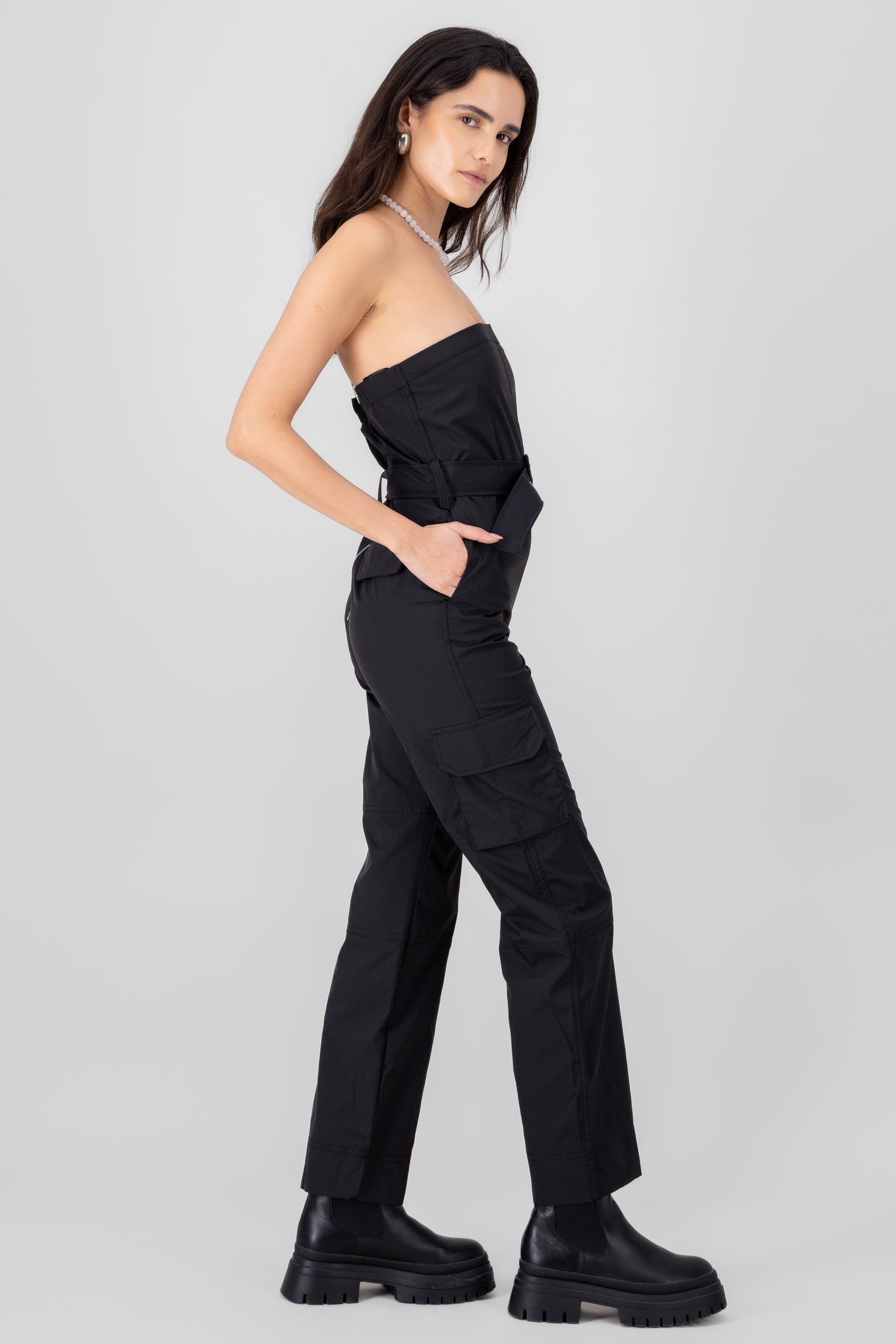 Jumpsuit liso con cinturon NEGRO