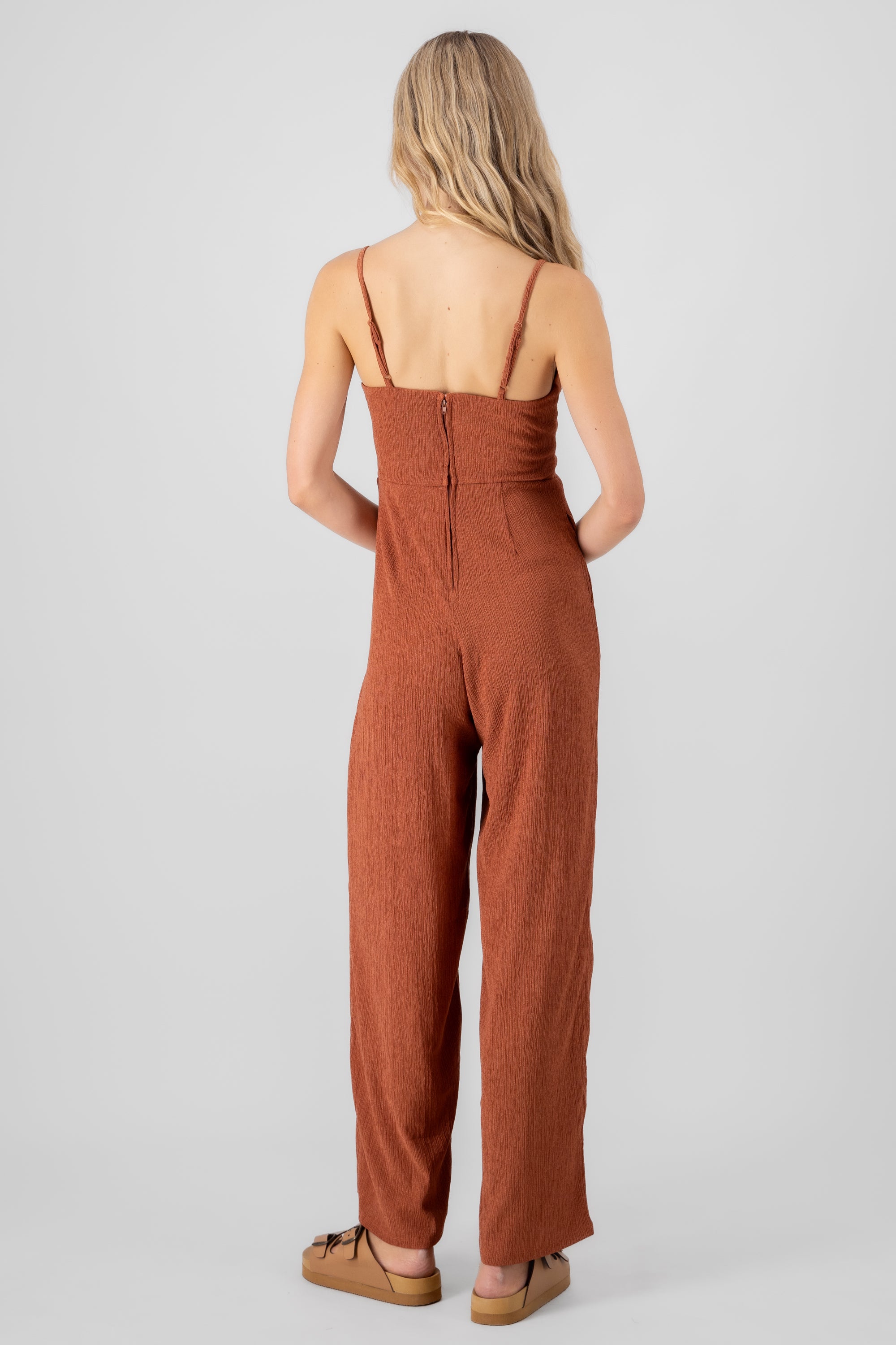 Jumpsuit escote cruzado y abertura LADRILLO