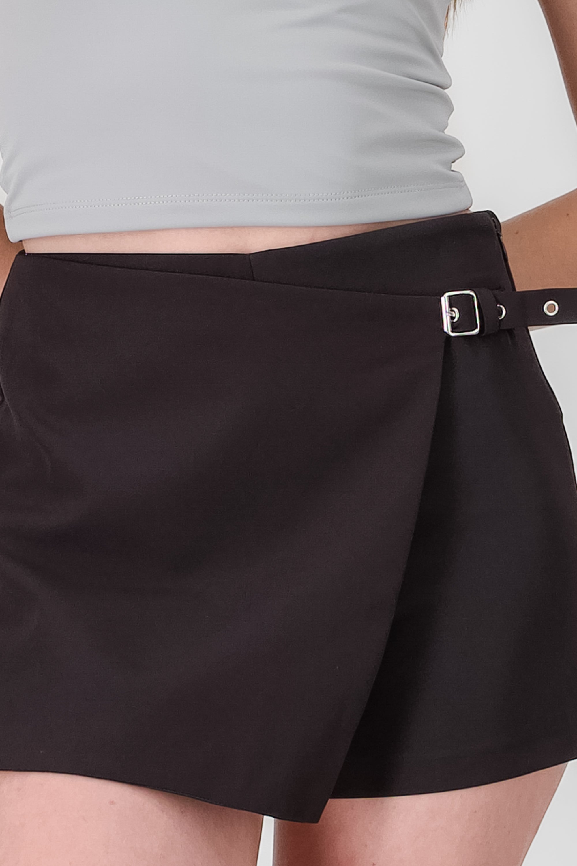 MINIFALDA Belt detail and opening BLACK