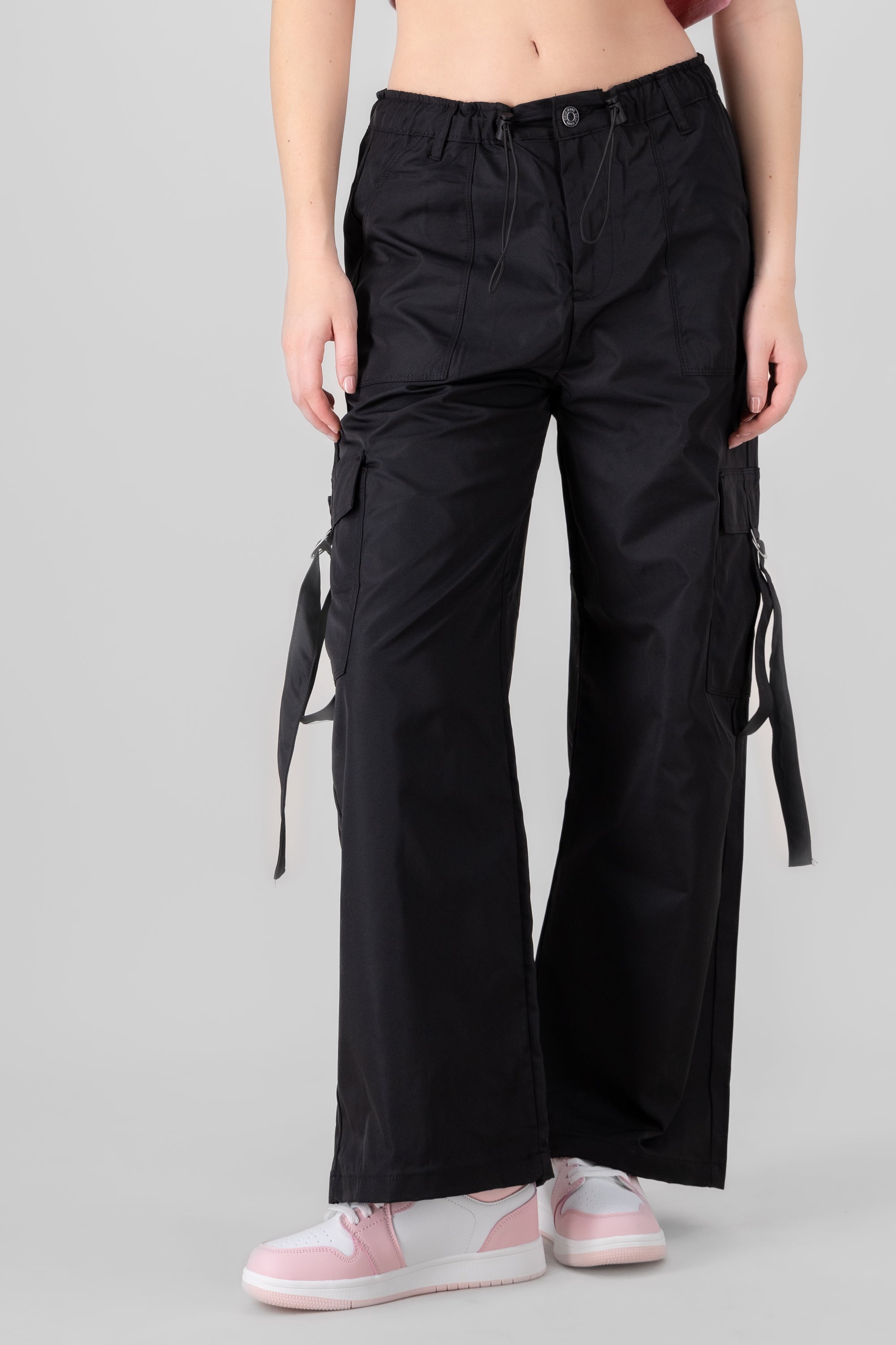 Pantalon cargo amplio NEGRO