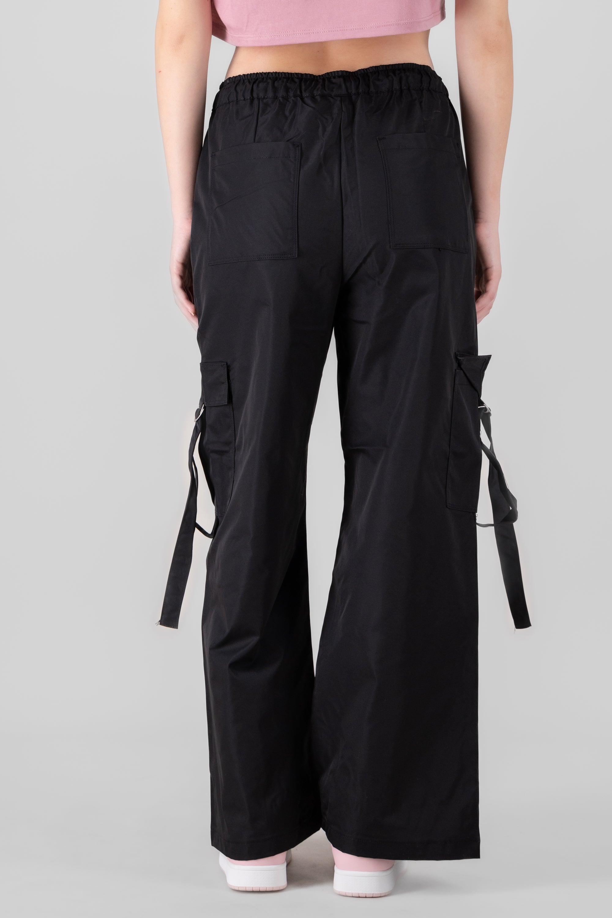 Pantalon cargo amplio NEGRO