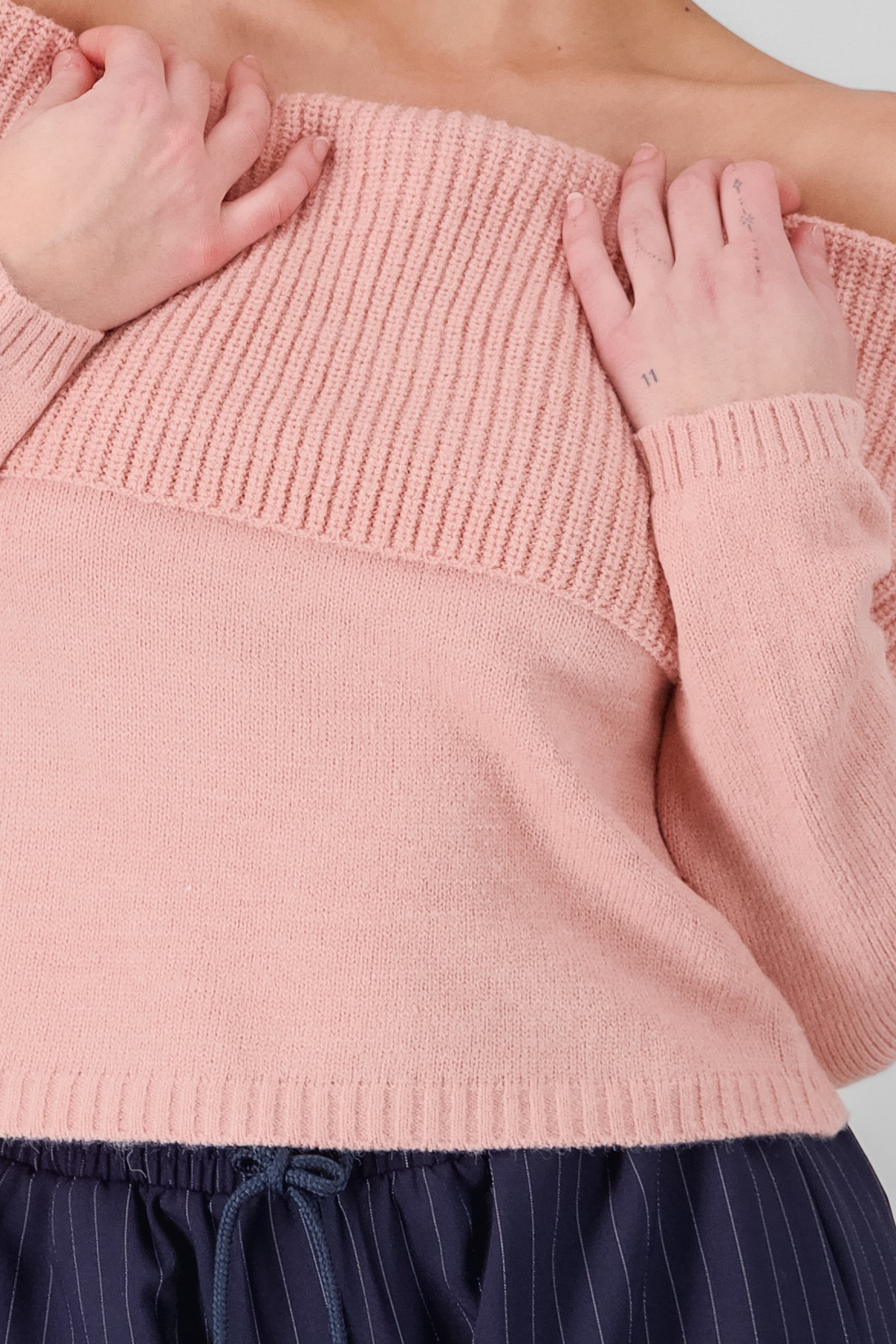 Nueter Off Shoulder Smooth fabric MALLOW