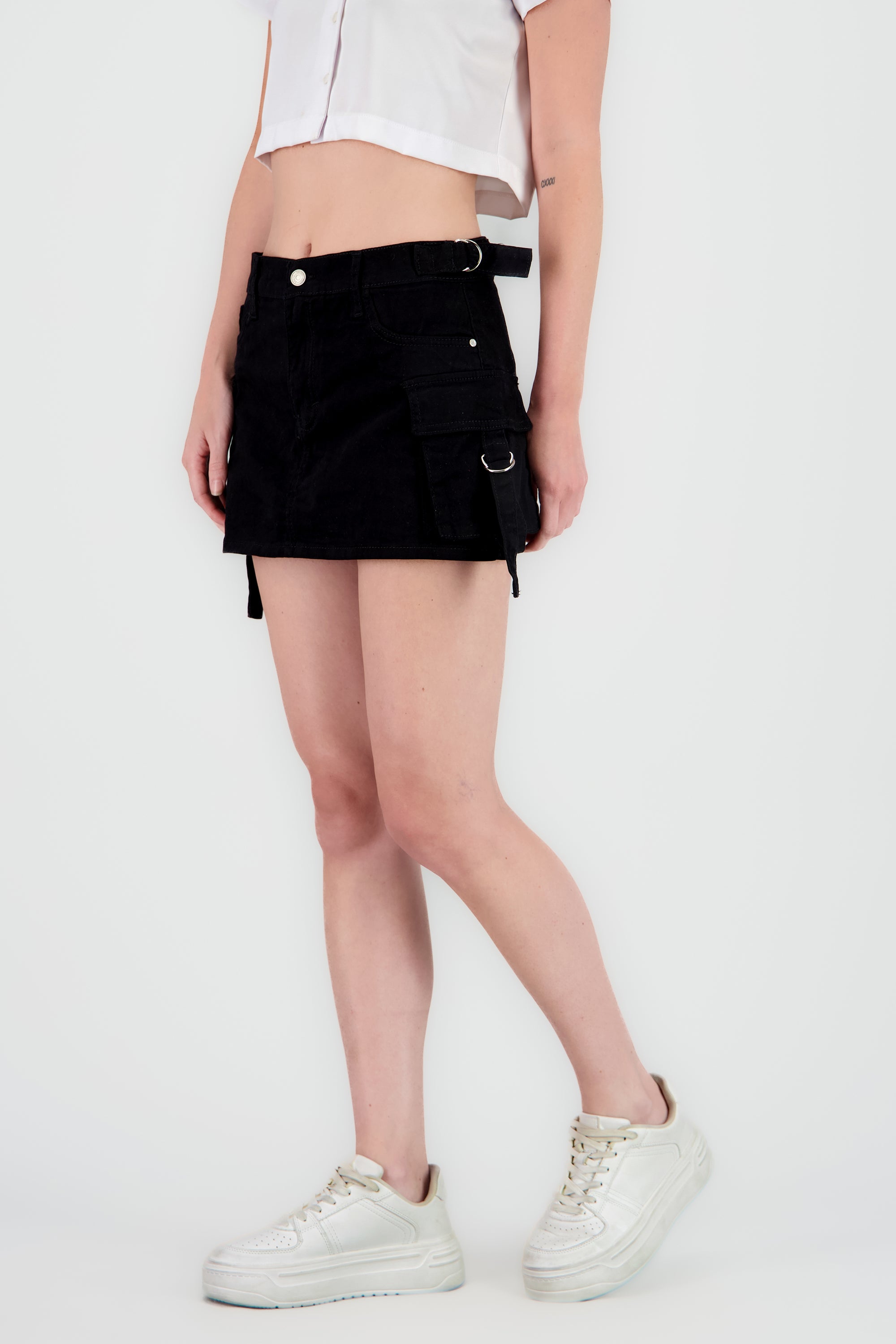 Falda short cargo tiras ajustables NEGRO