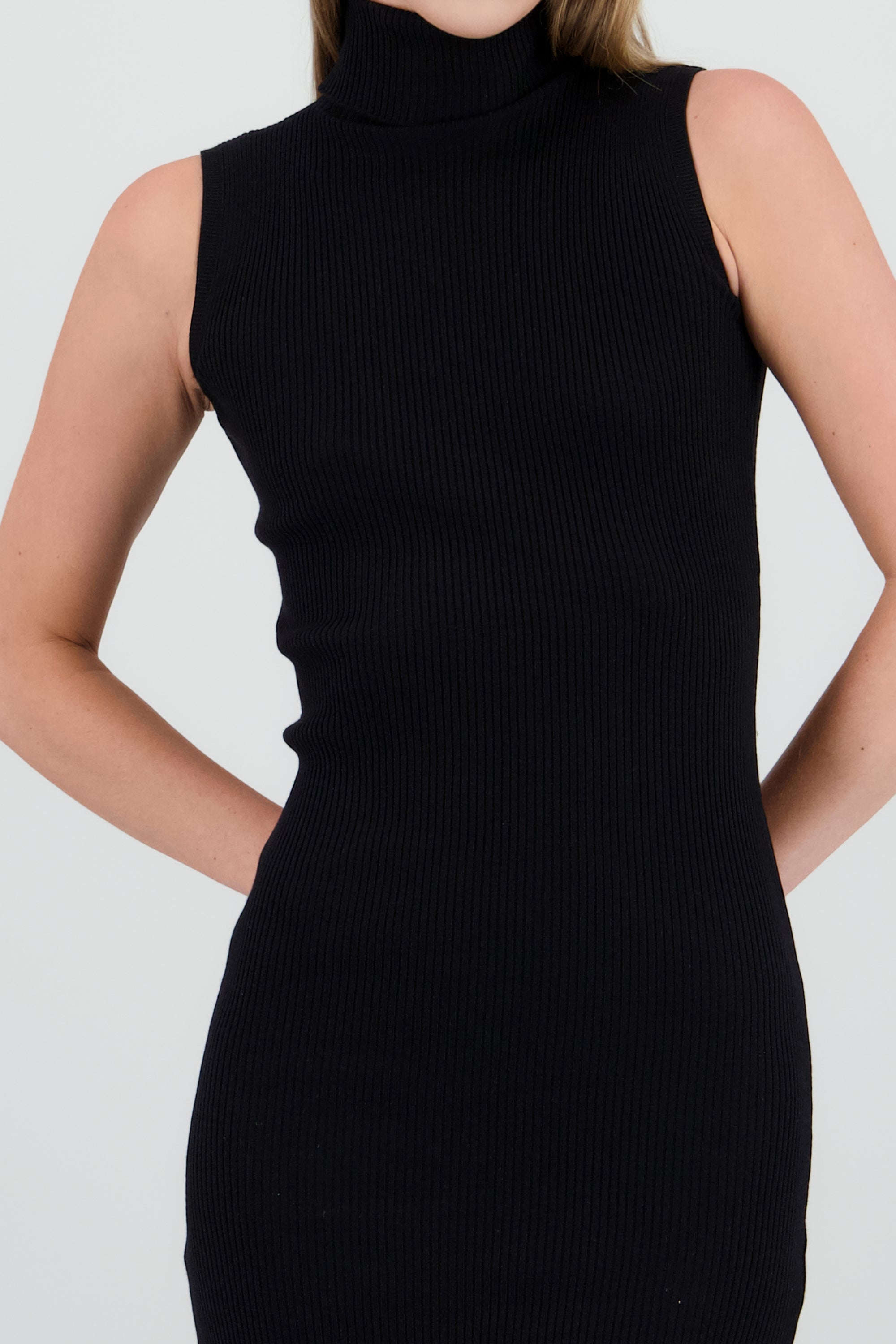 Vestido bodycon tejido con cuello alto NEGRO