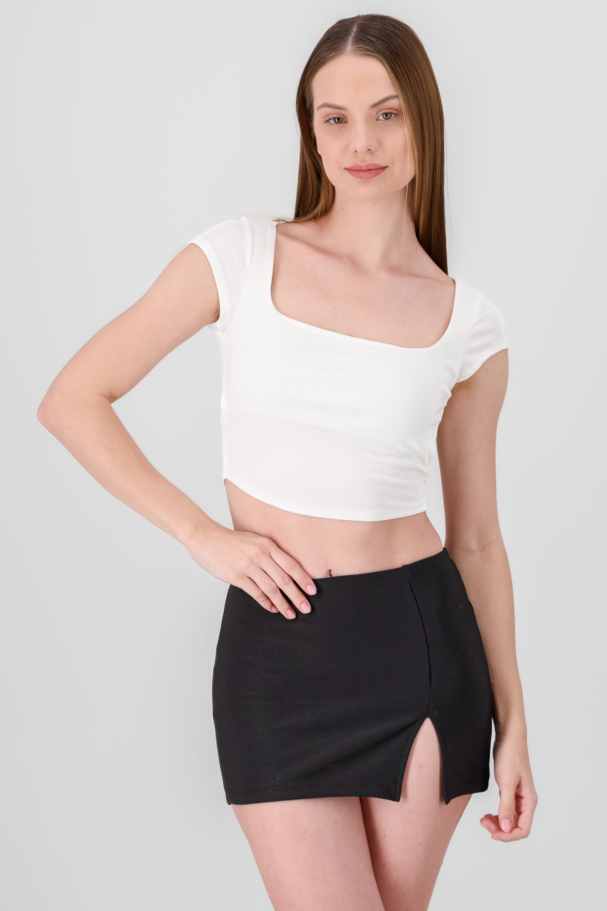 Top cropped con escote cuadrado liso BLANCO