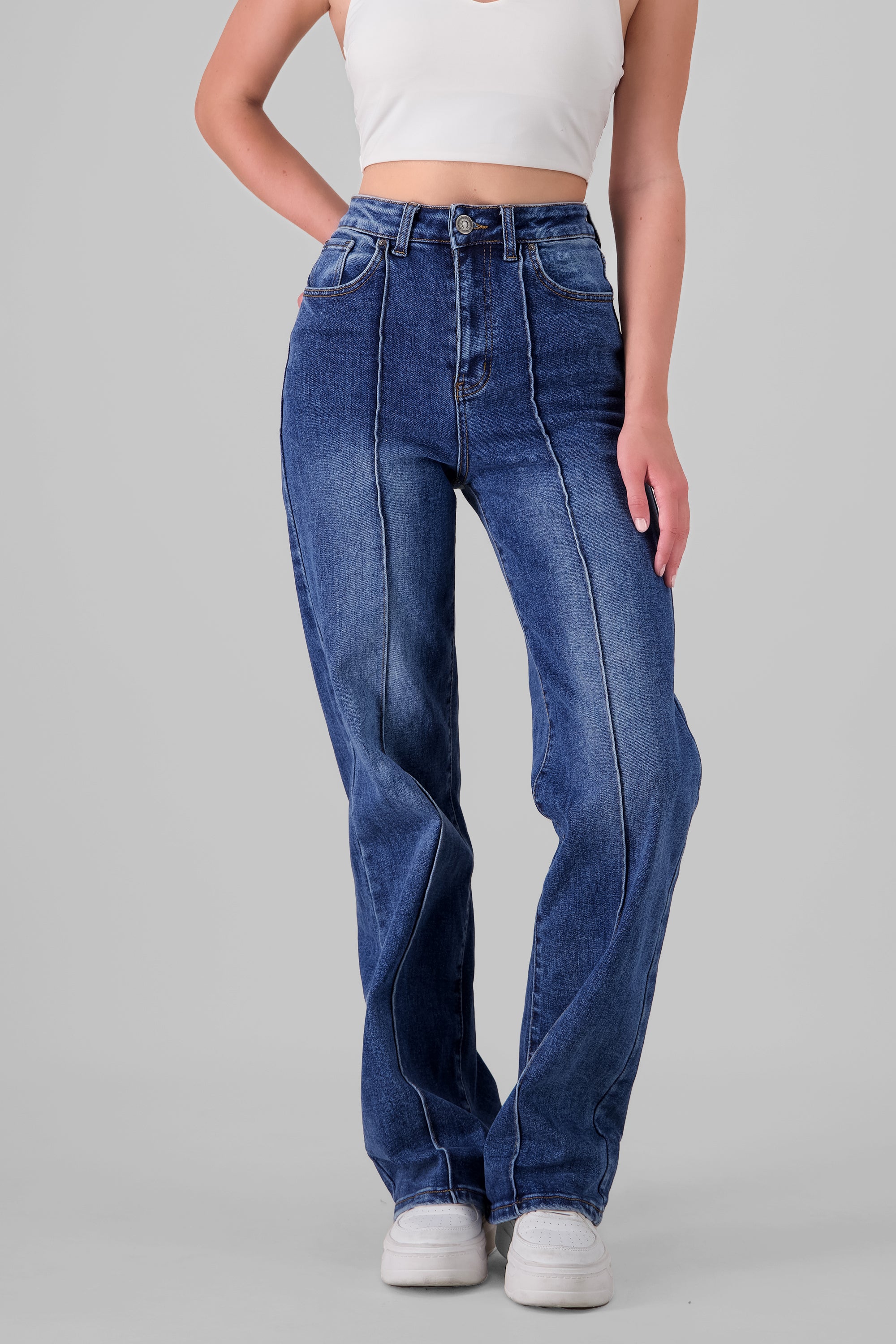 Straight jeans with 2 cuts Medium Wash