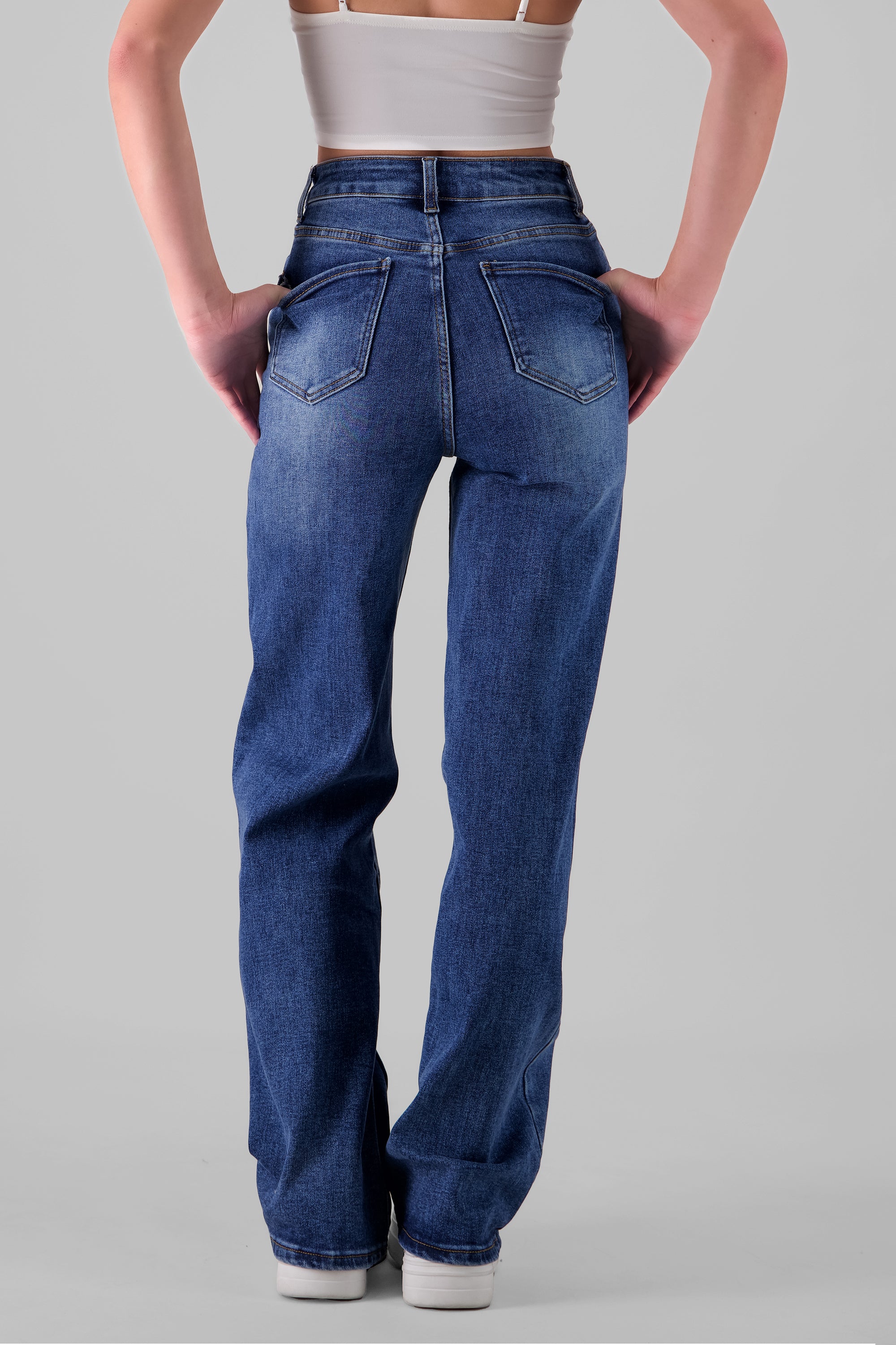 Straight jeans with 2 cuts Medium Wash