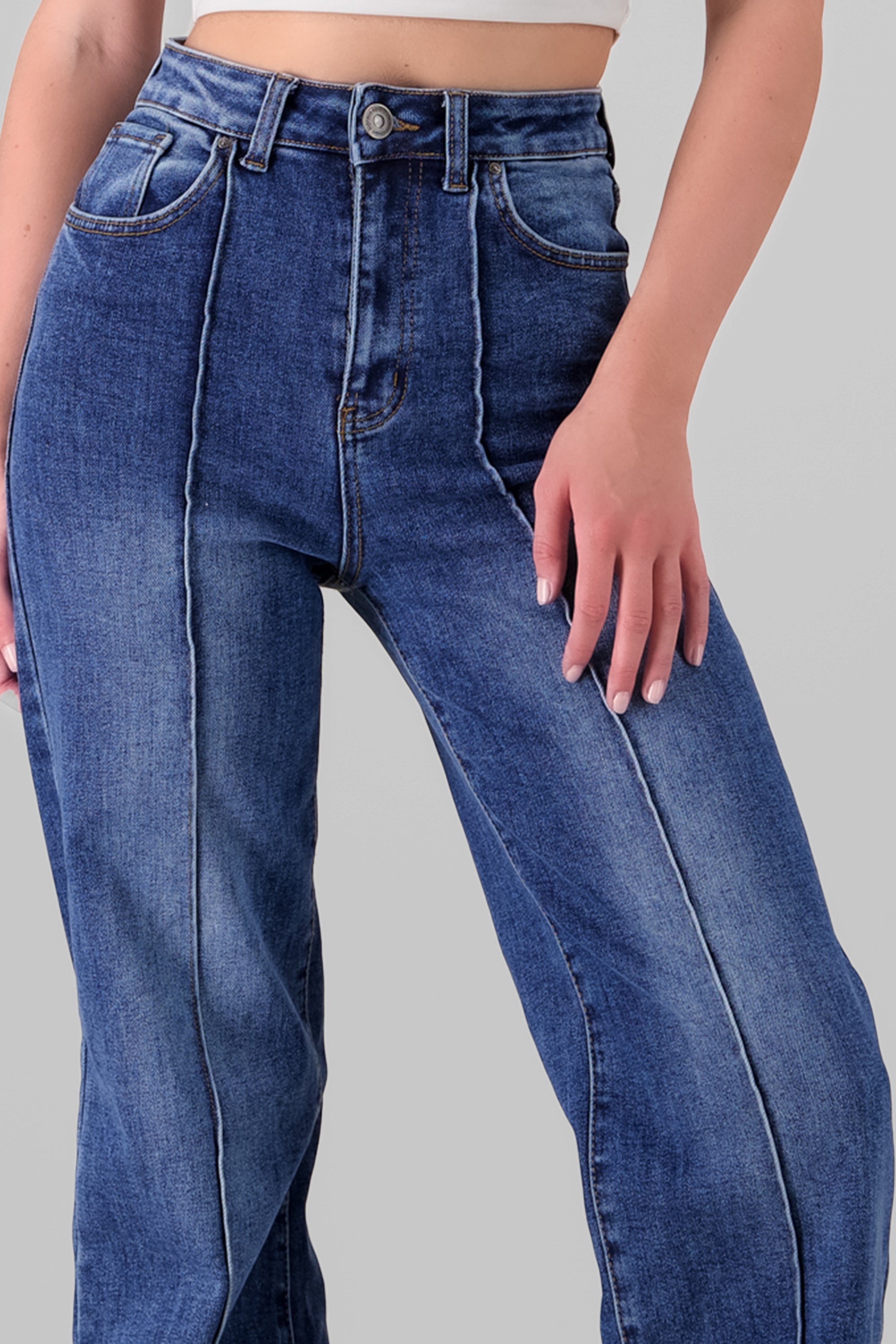 Straight jeans with 2 cuts Medium Wash