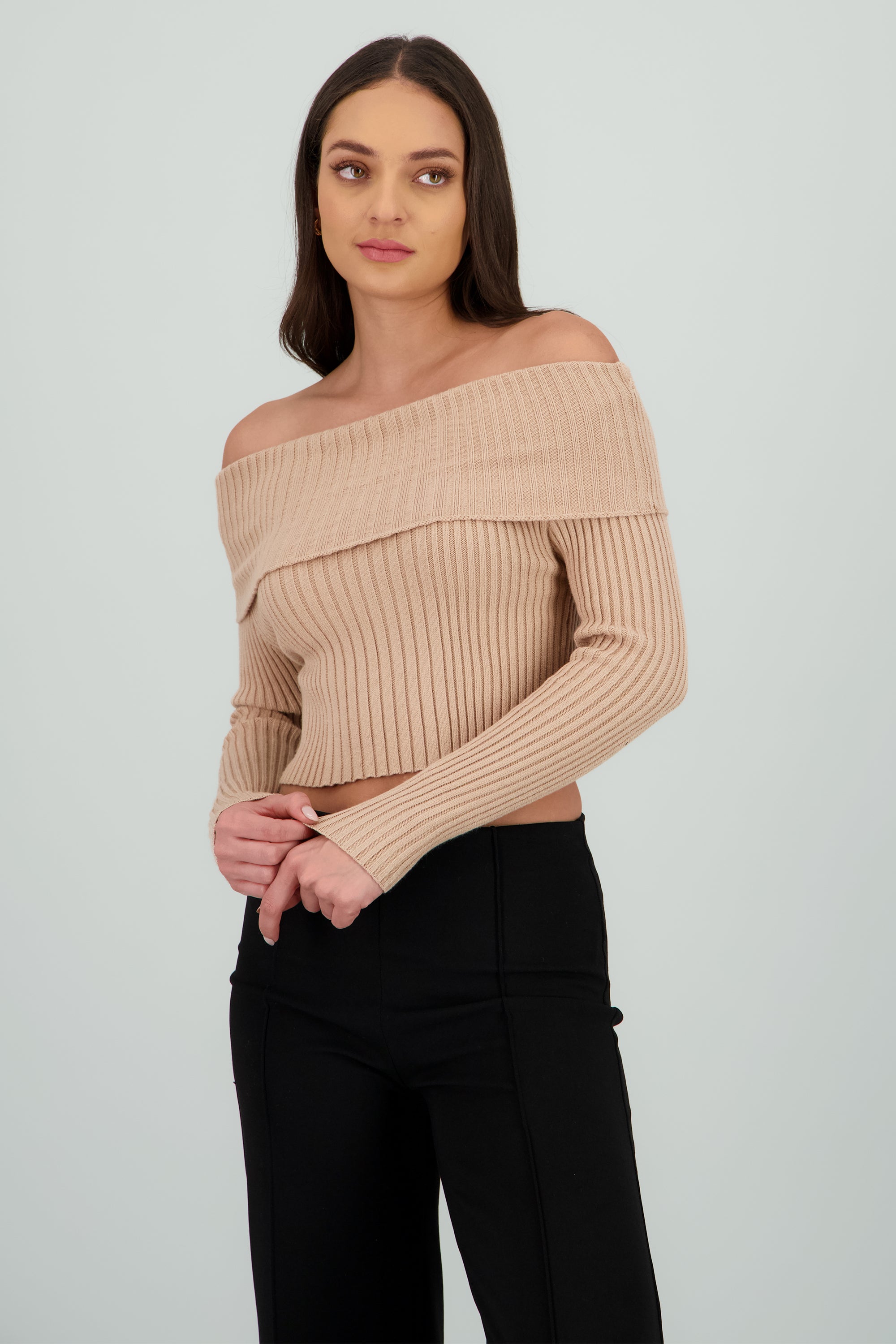 Sueter tejido off shoulder BEIGE