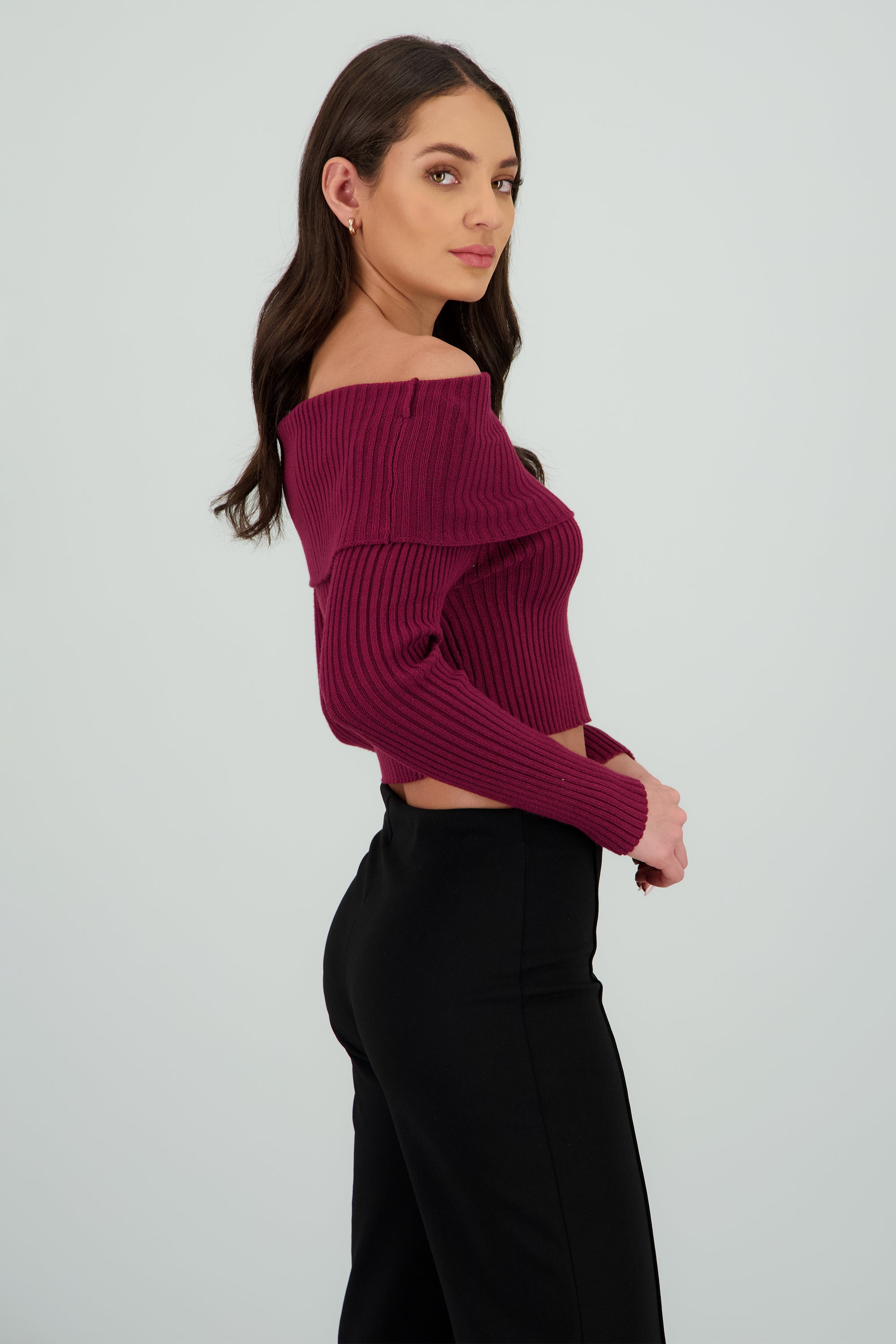 Sueter tejido off shoulder CIRUELA