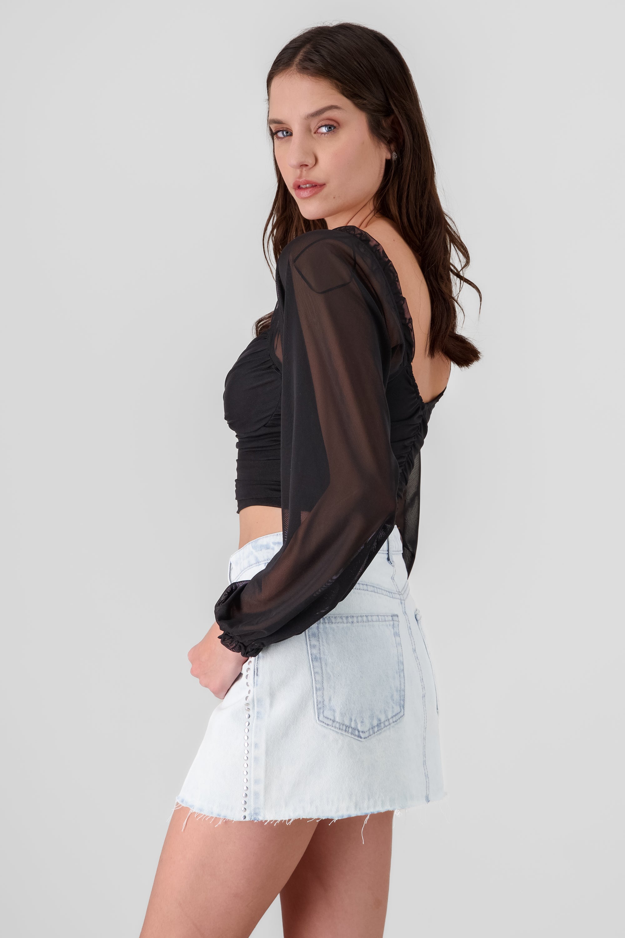 Blusa con copa lisa plisada NEGRO