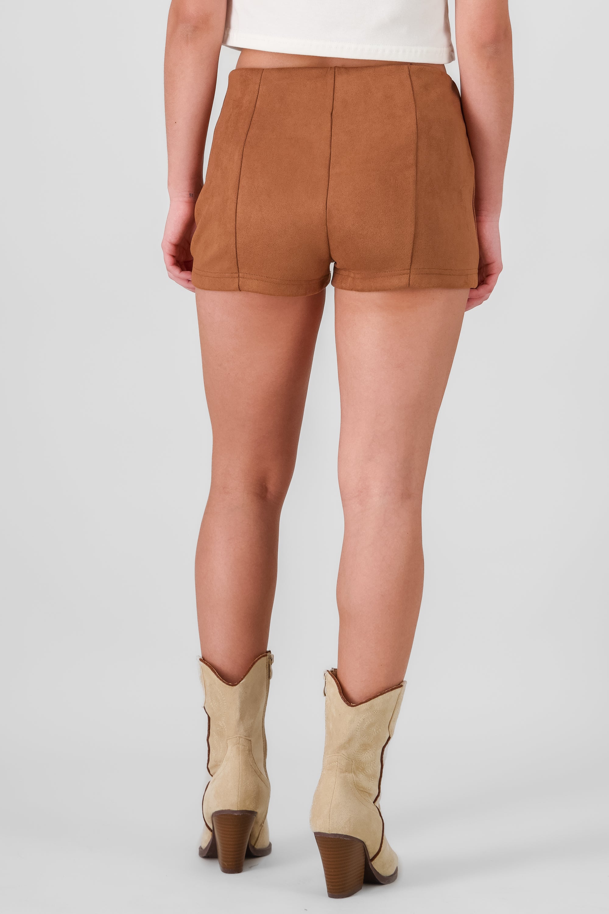 Shorts mini con lace up de suede CAMELLO