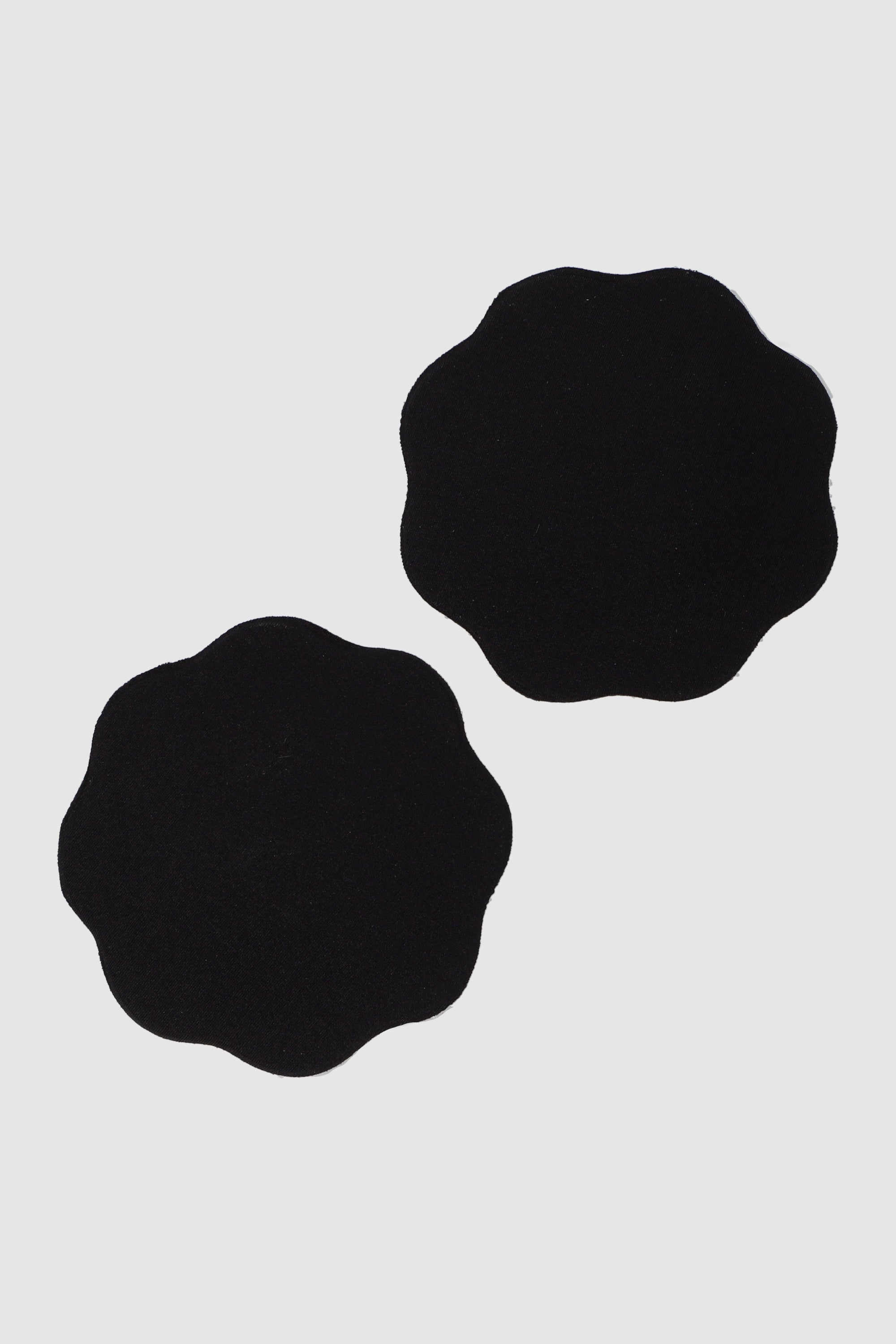 Cubrepezón de silicón acabado mate NEGRO