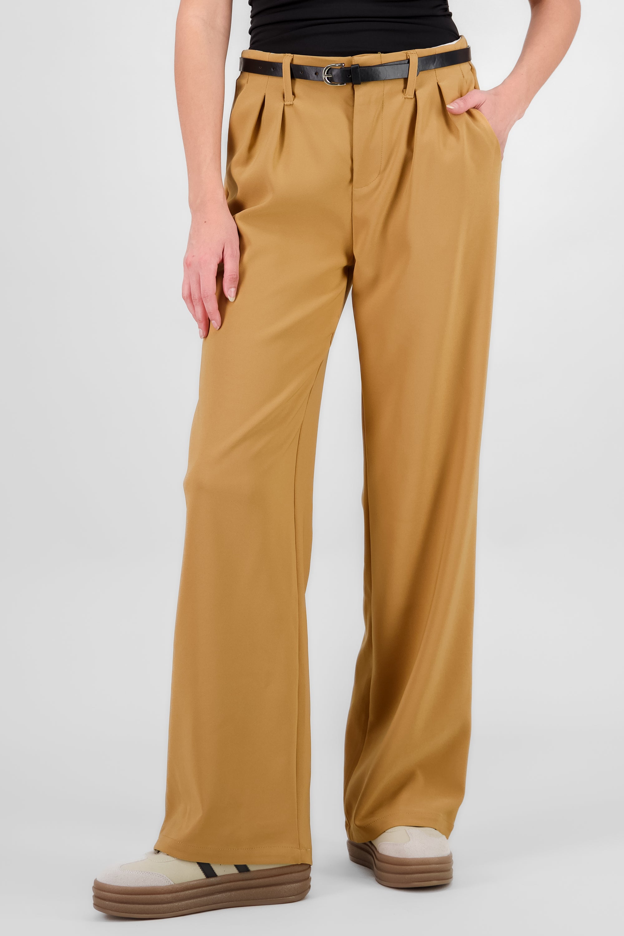 Pantalon con cinturon liso CAMELLO