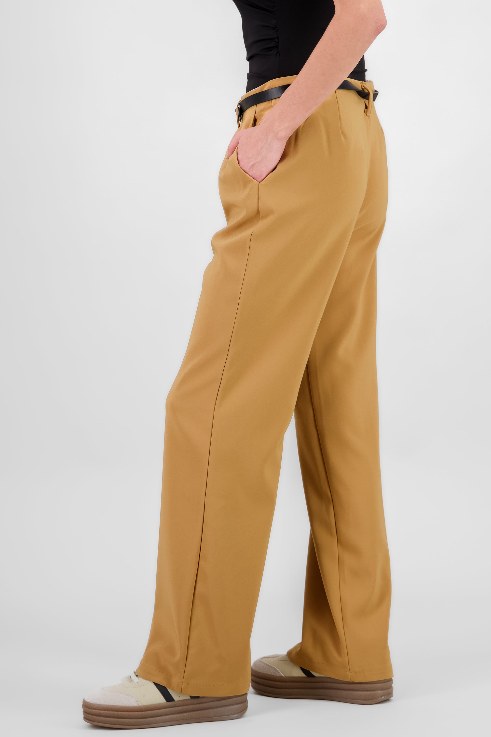 Pantalon con cinturon liso CAMELLO