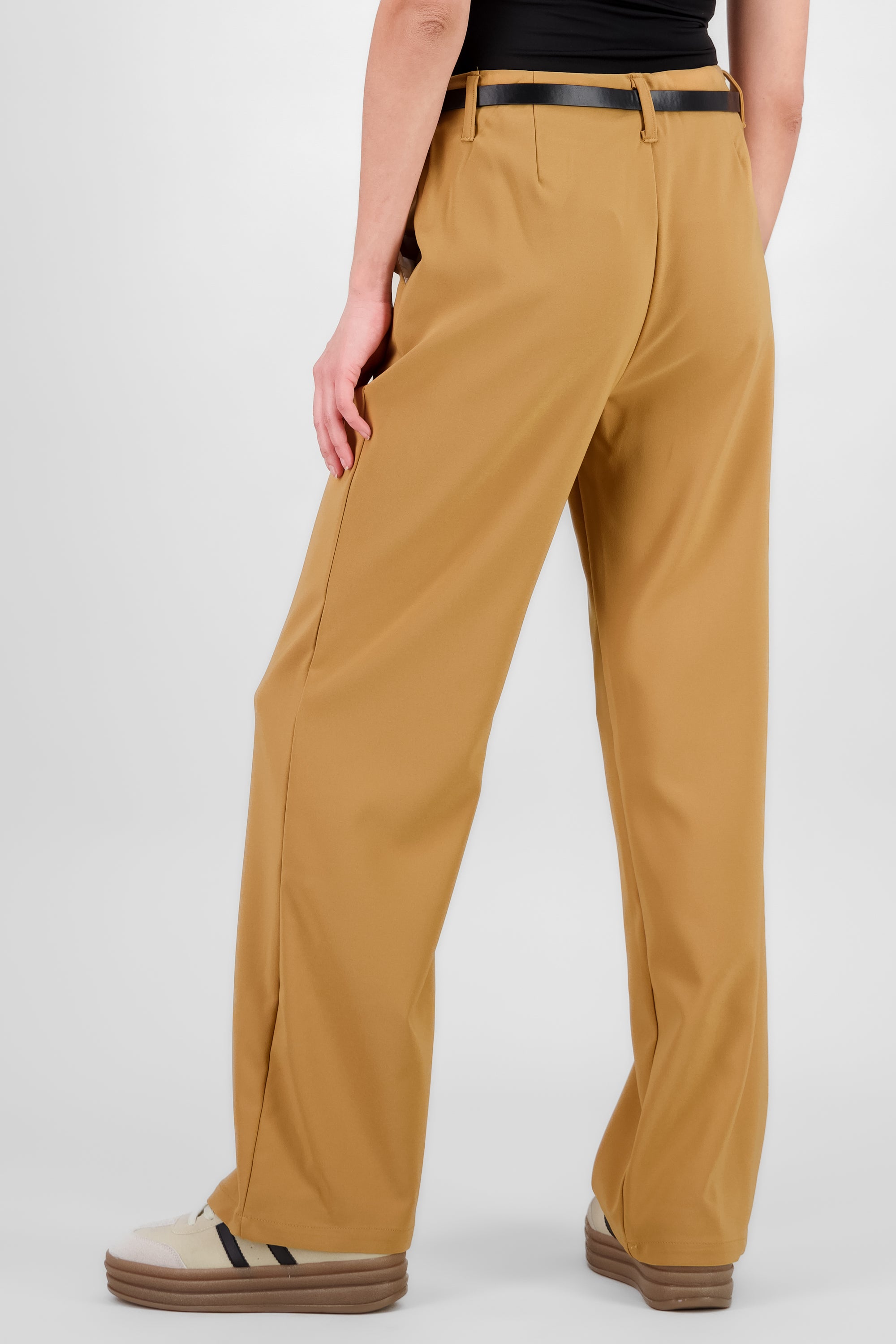 Pantalon con cinturon liso CAMELLO