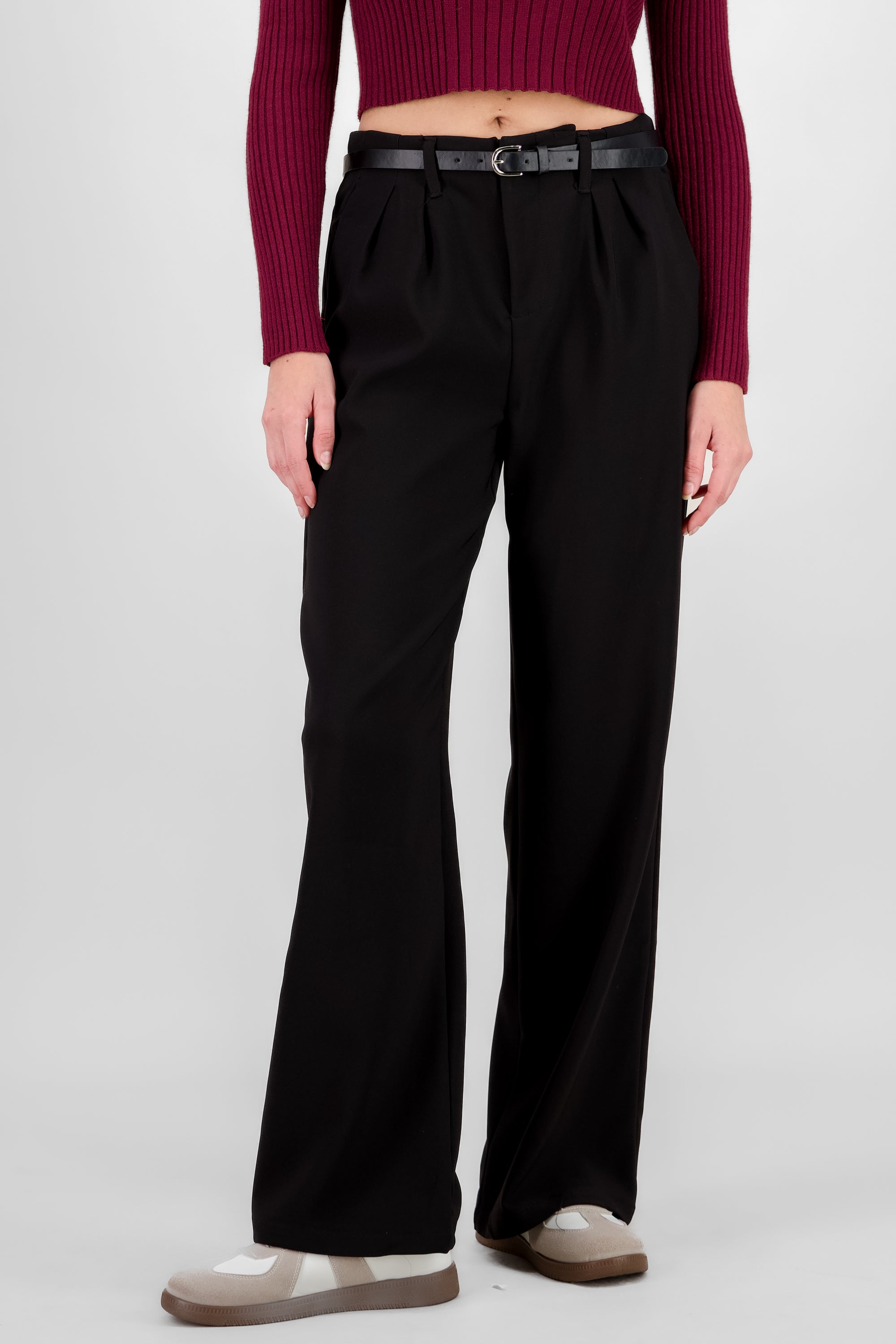 Pantalon con cinturon liso NEGRO