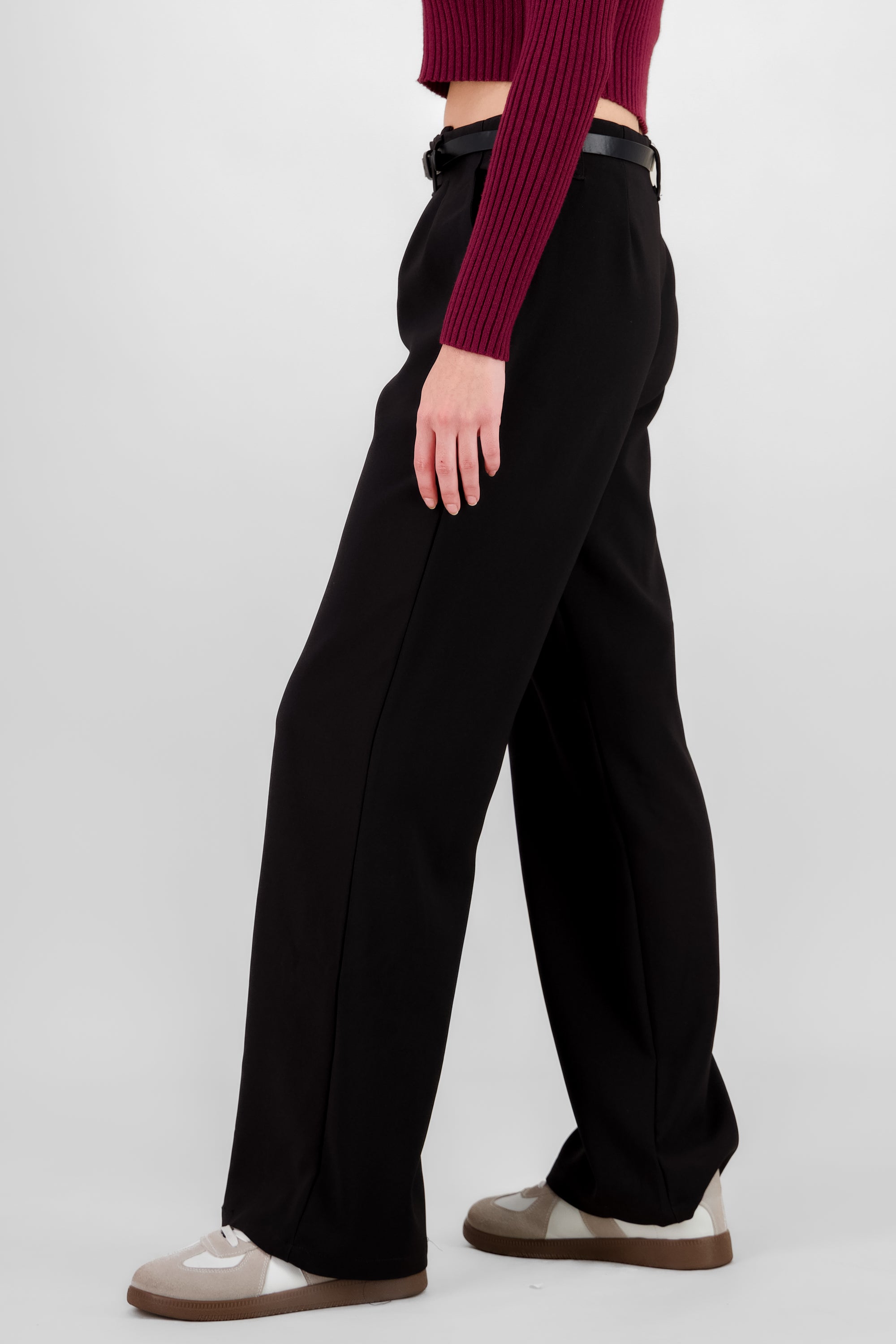 Pantalon con cinturon liso NEGRO