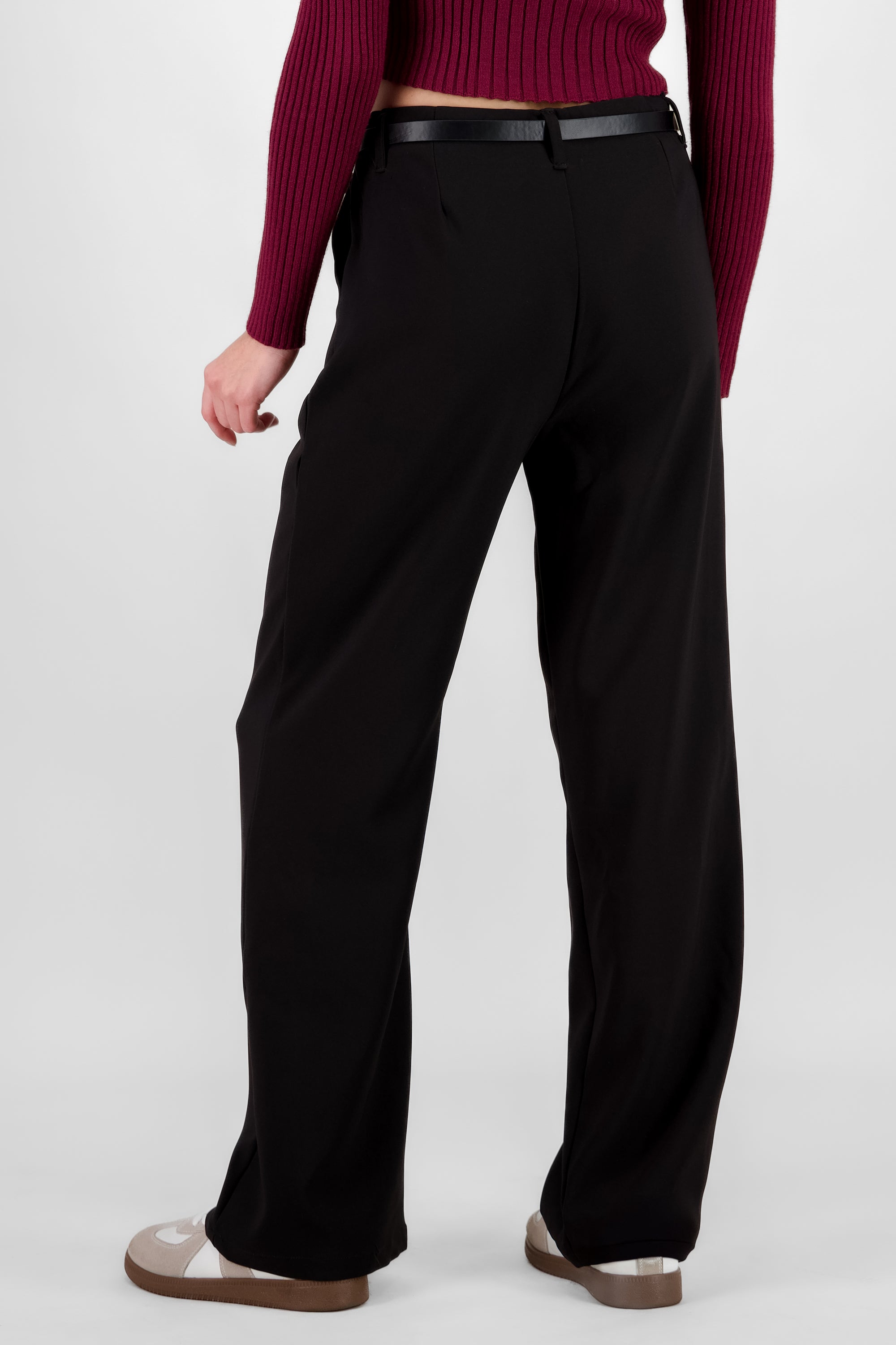 Pantalon con cinturon liso NEGRO