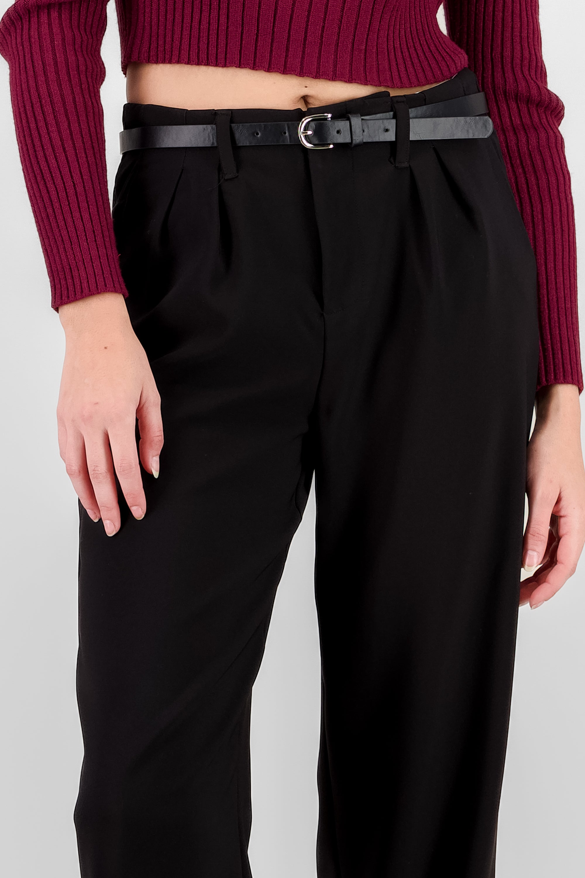 Pantalon con cinturon liso NEGRO