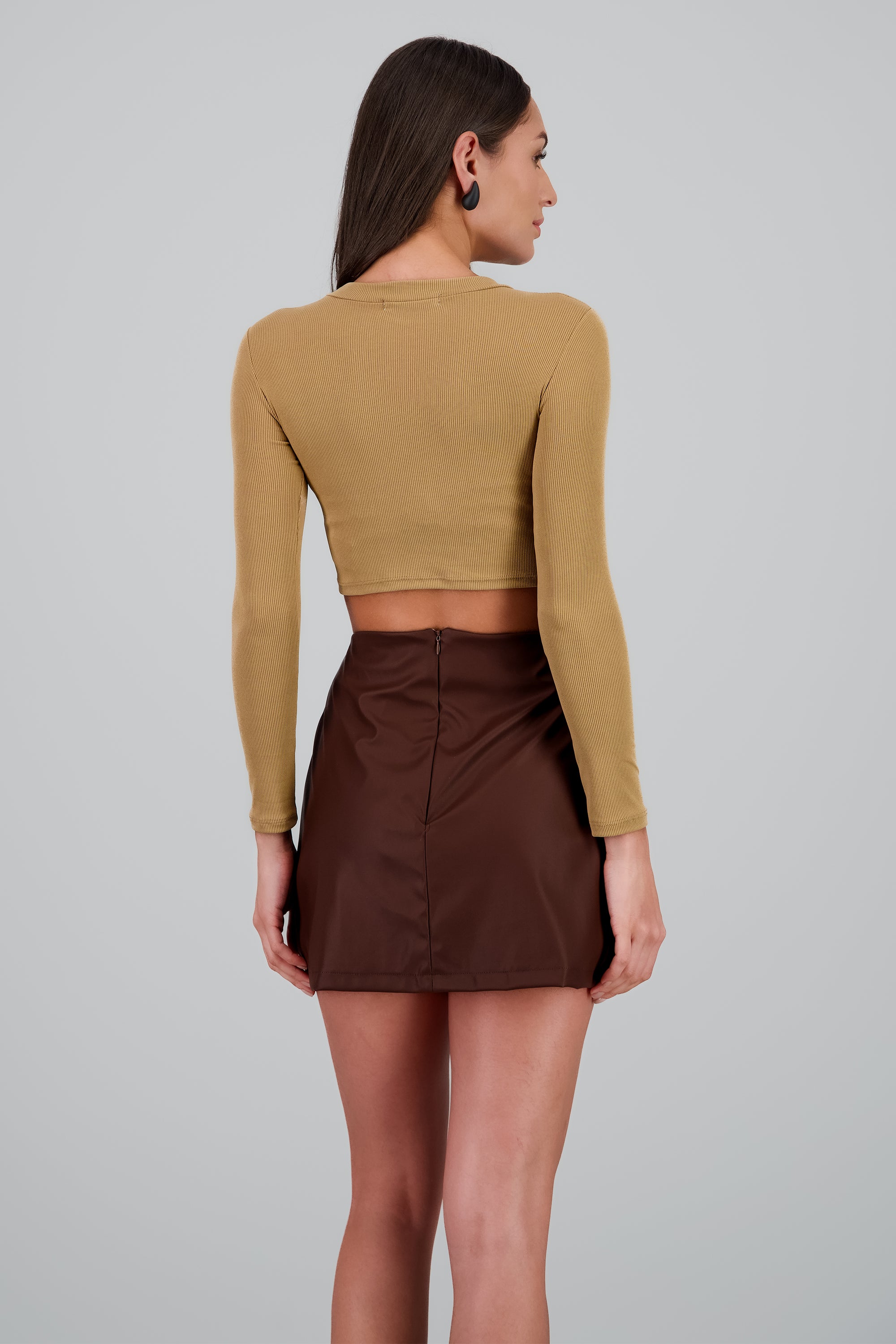 Top manga larga cuello alto CAMELLO