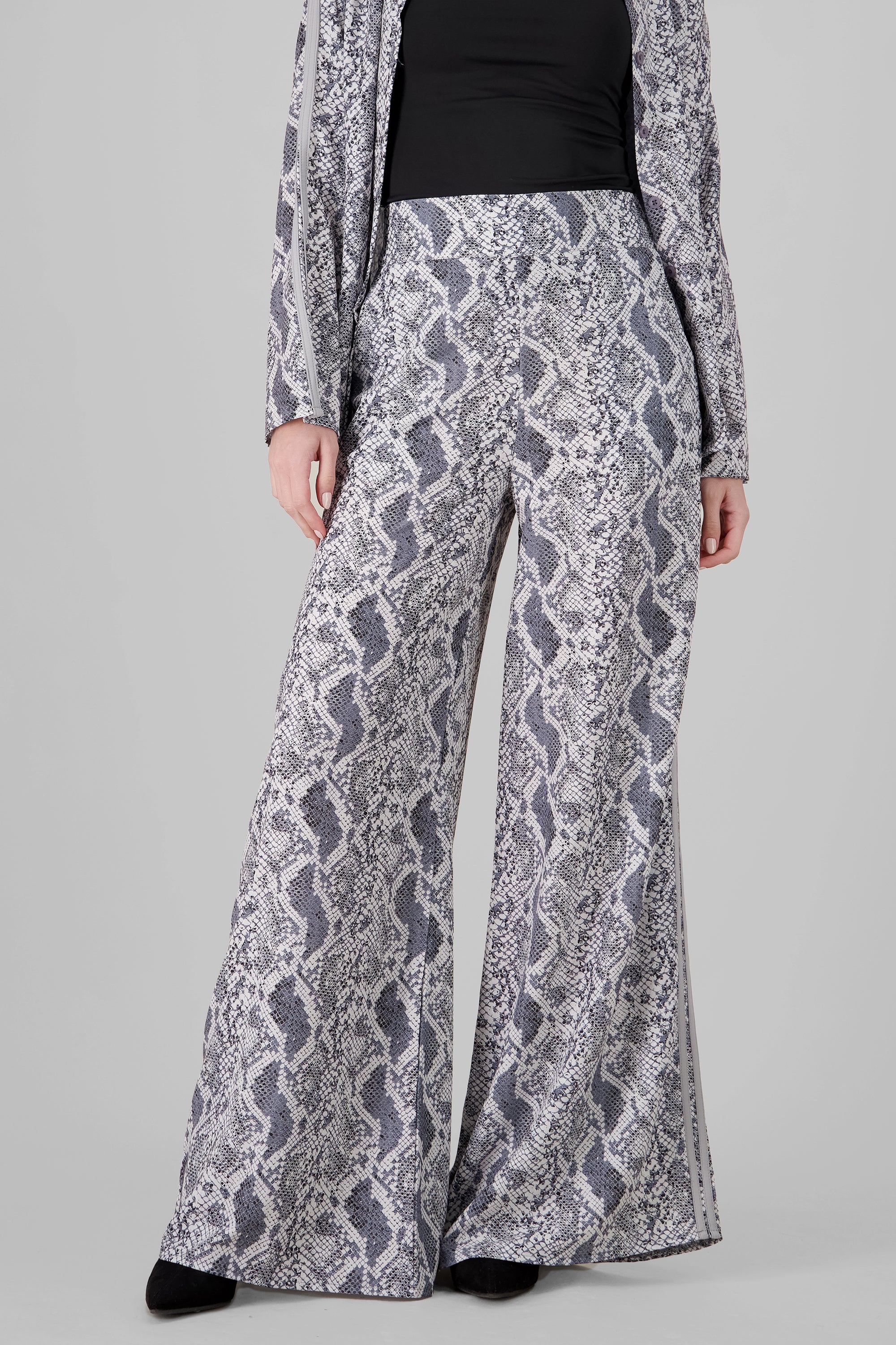 Pantalon recto estampado serpiente Hypsters GRIS COMBO