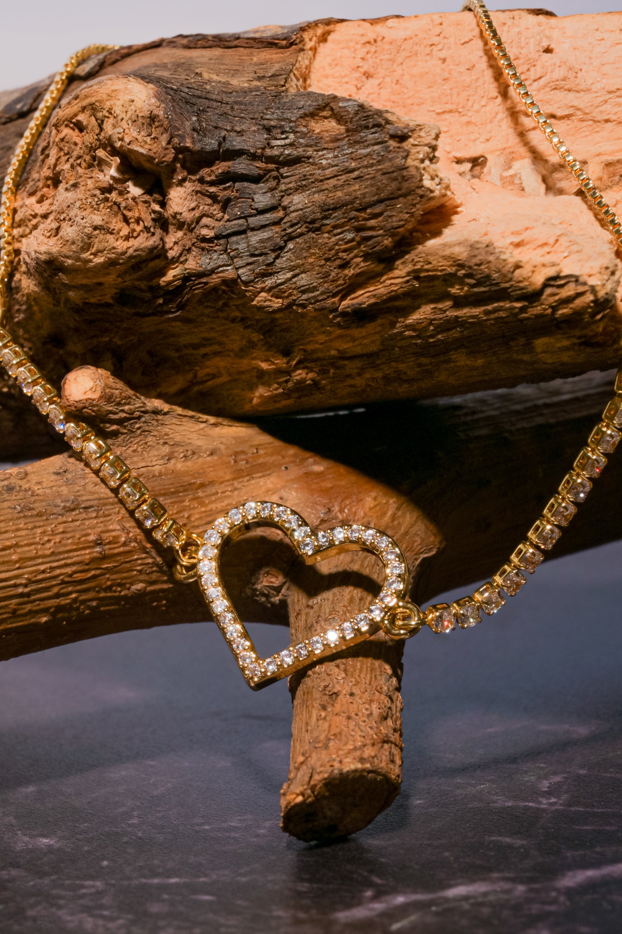 Pulsera corazon silueta ORO