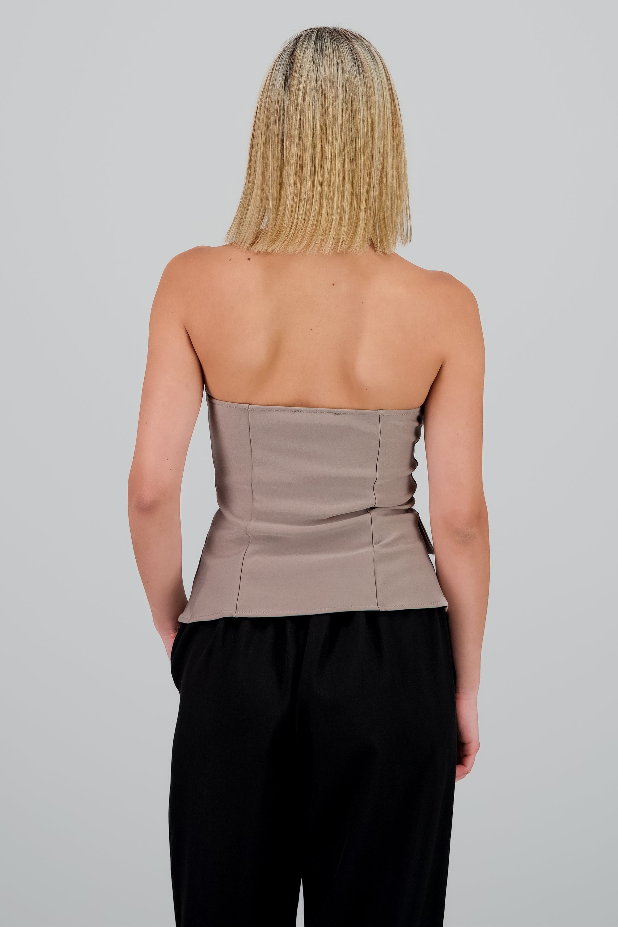 Top formal con bolsas y accentos de botones TAUPE